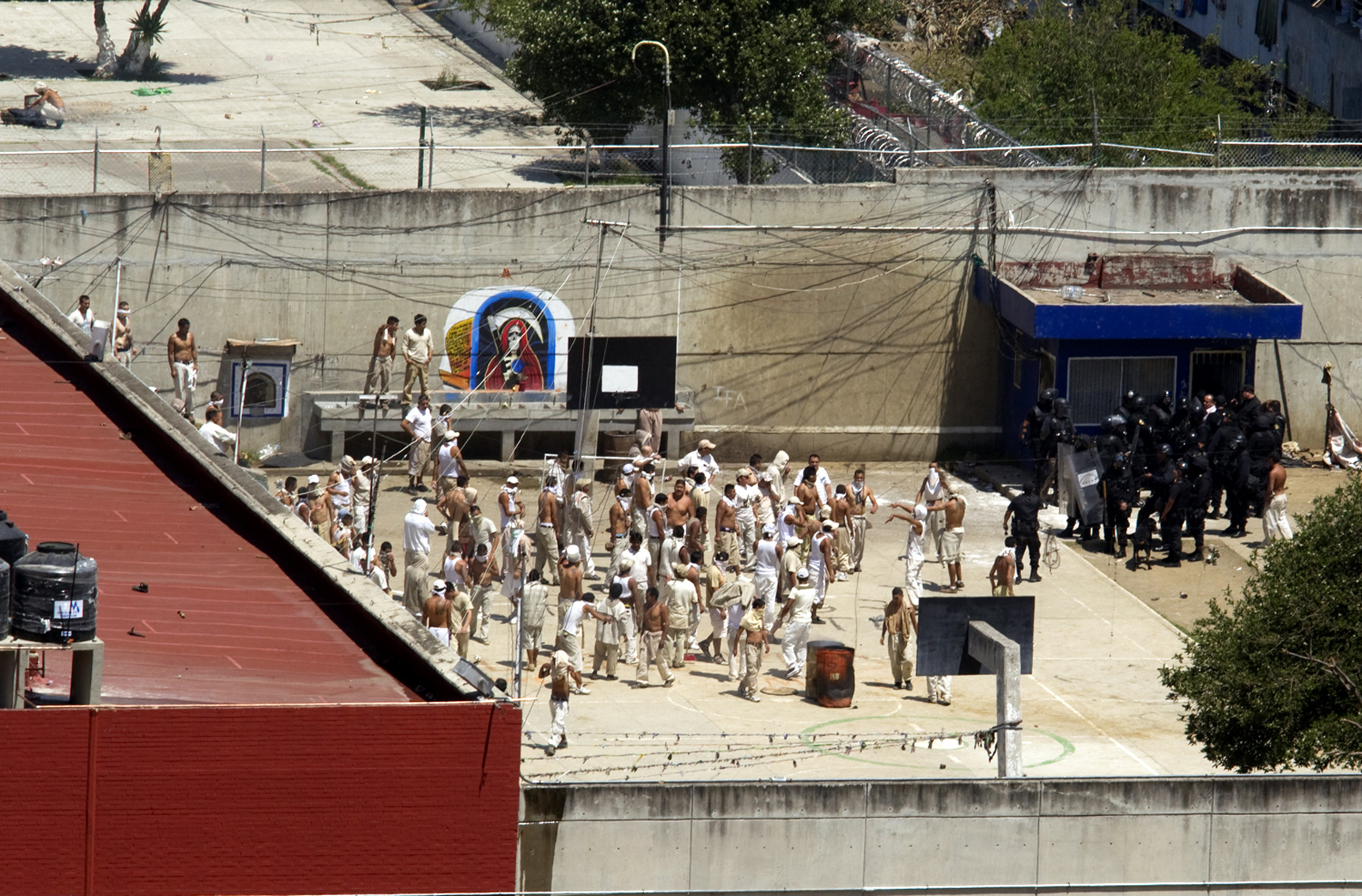 Mueren 17 reos tras ri&ntilde;a en prisi&oacute;n del norte de M&eacute;xico