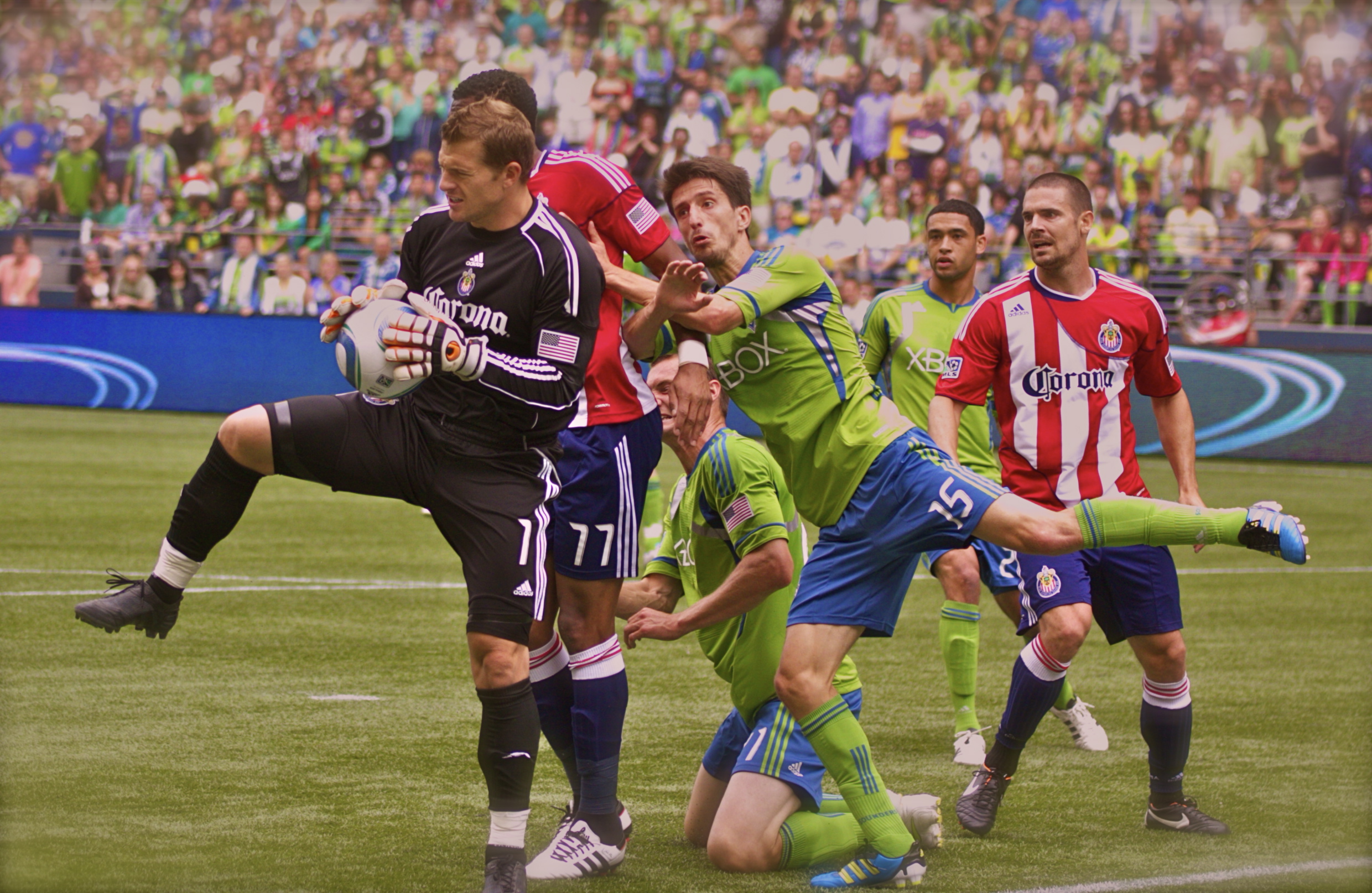 Chivas amarran a Sounders