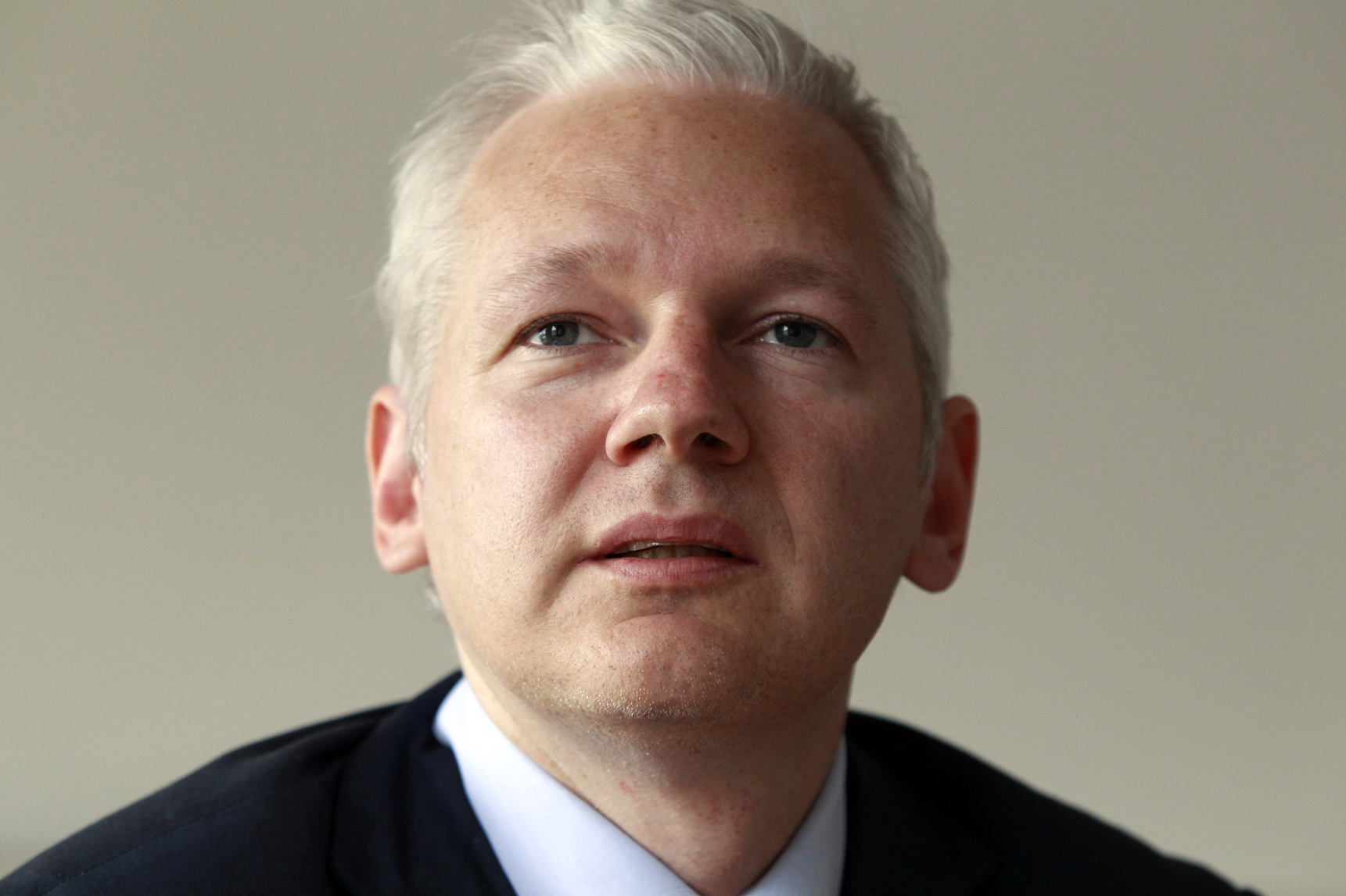 Fundador de Wikileaks acusa al  diario The Guardian de negligente