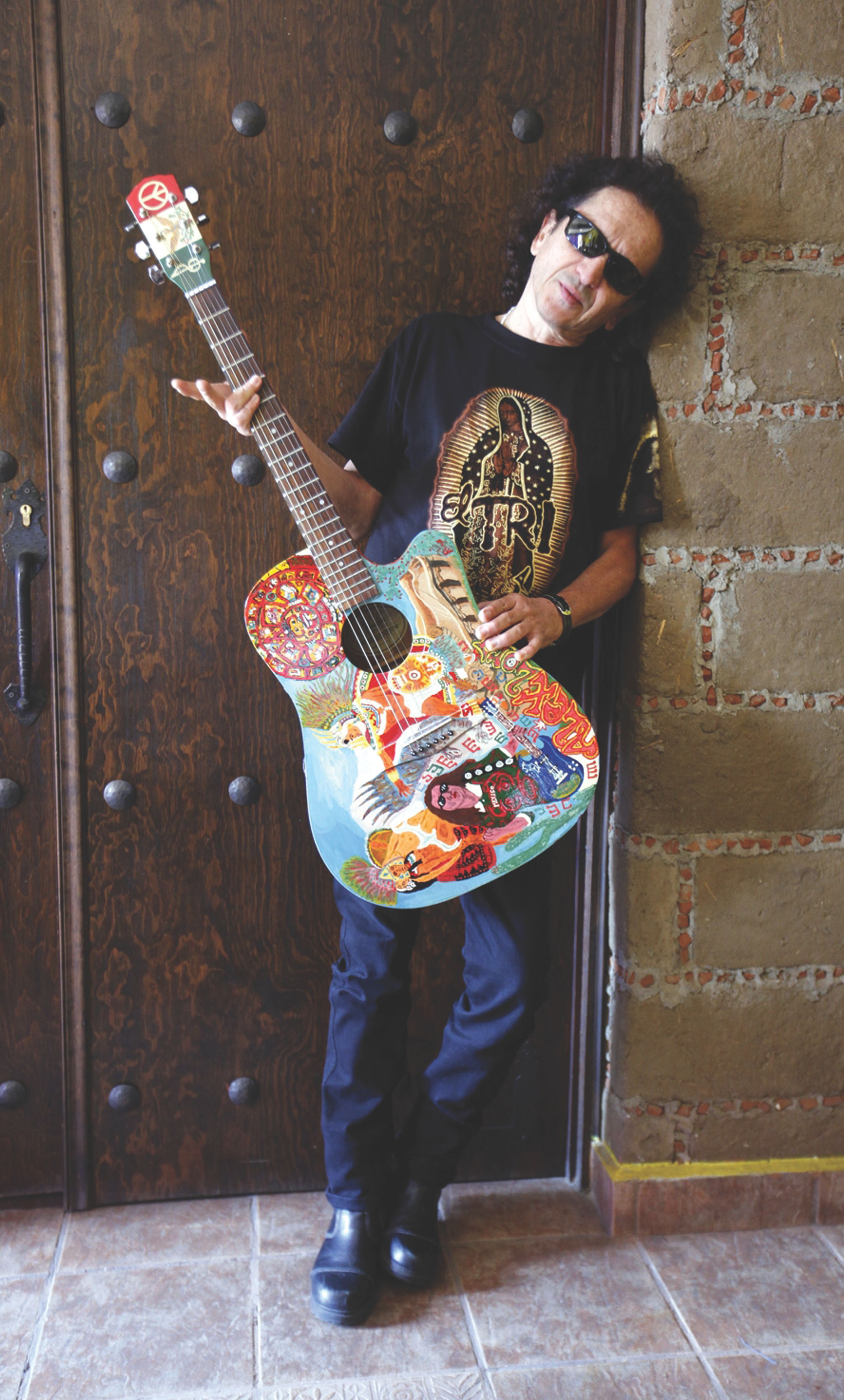 Alex Lora y El Tri presentan disco grabado en prisi&oacute;n femenina