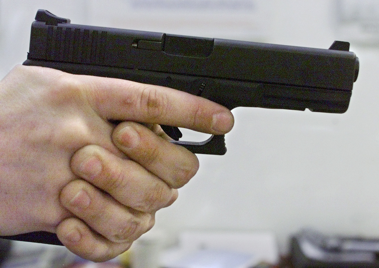 Joven hispano se declara culpable de asalto