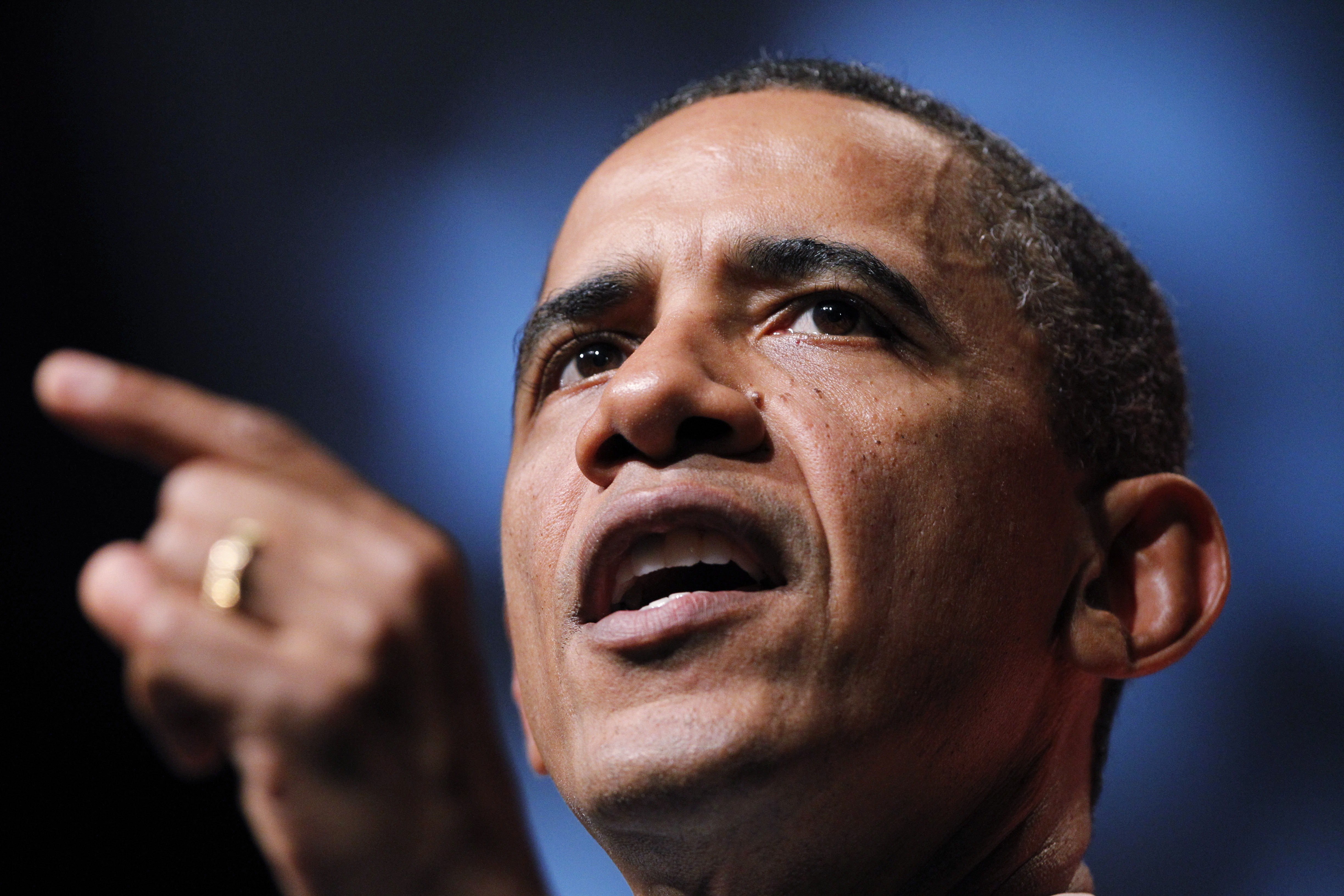 Obama pide ayuda a hispanos