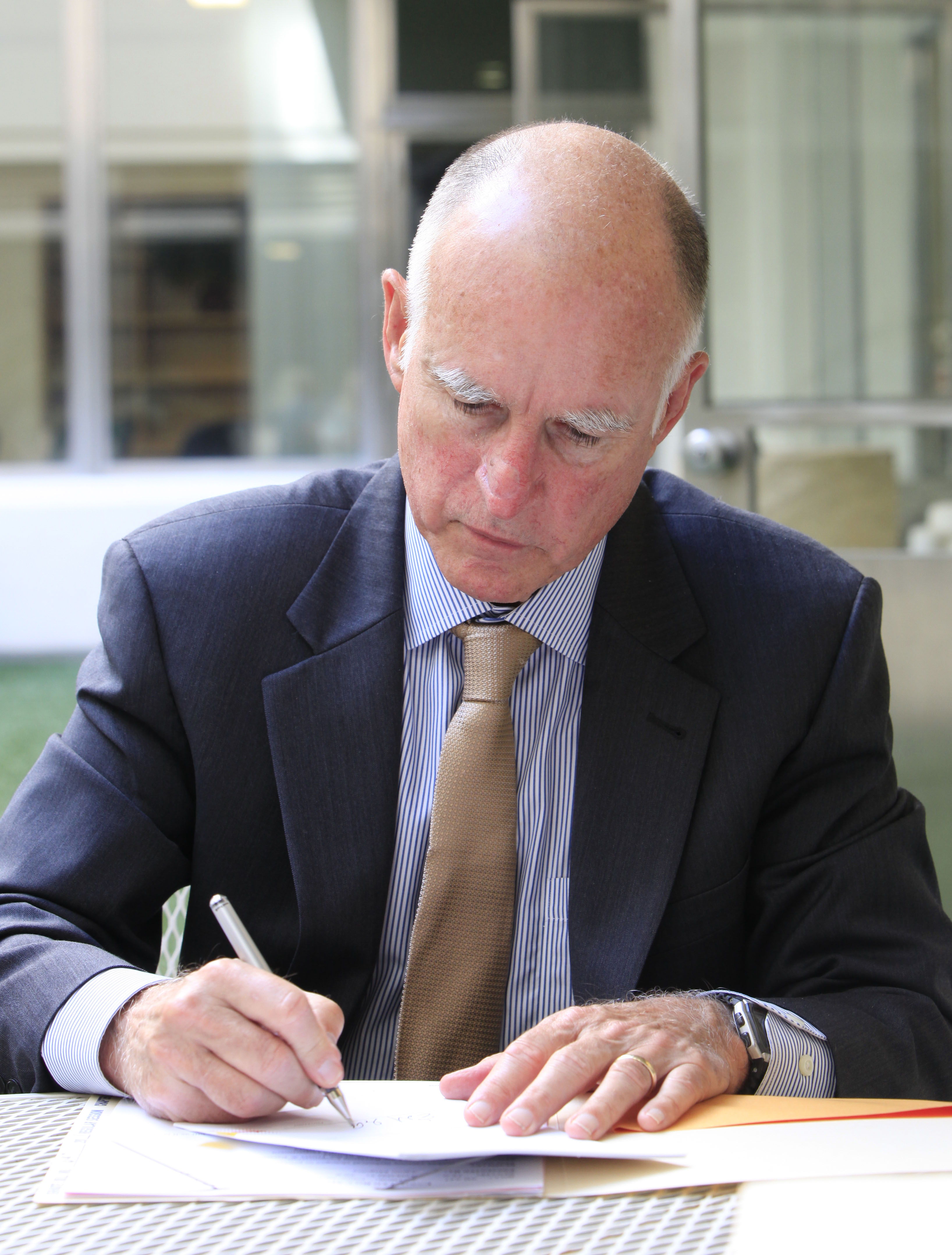 Ayuda para alumnos  inmigrantes en California