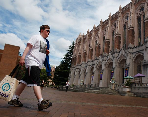 M&aacute;s ayuda para estudiantes de escasos recursos