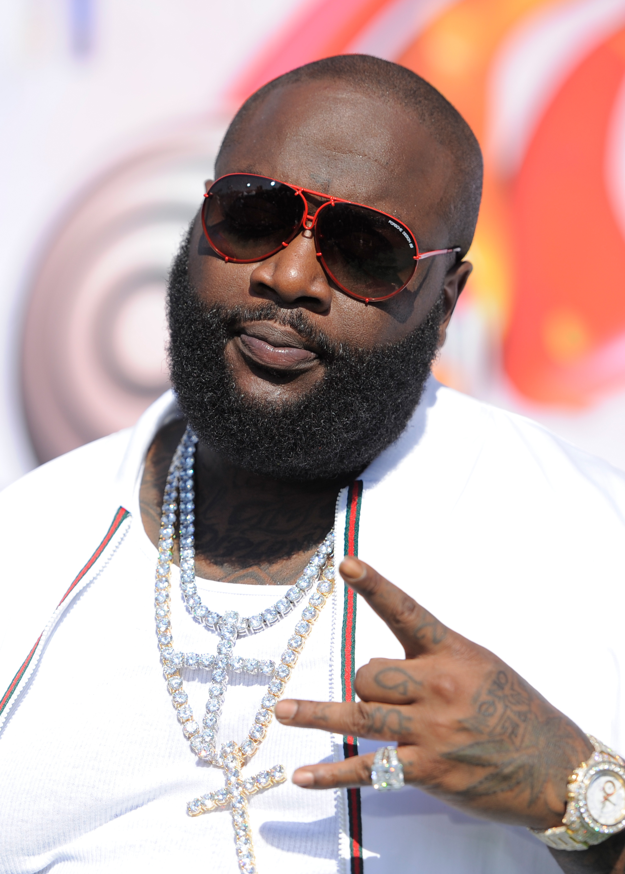 Rapero Rick Ross es hospitalizado