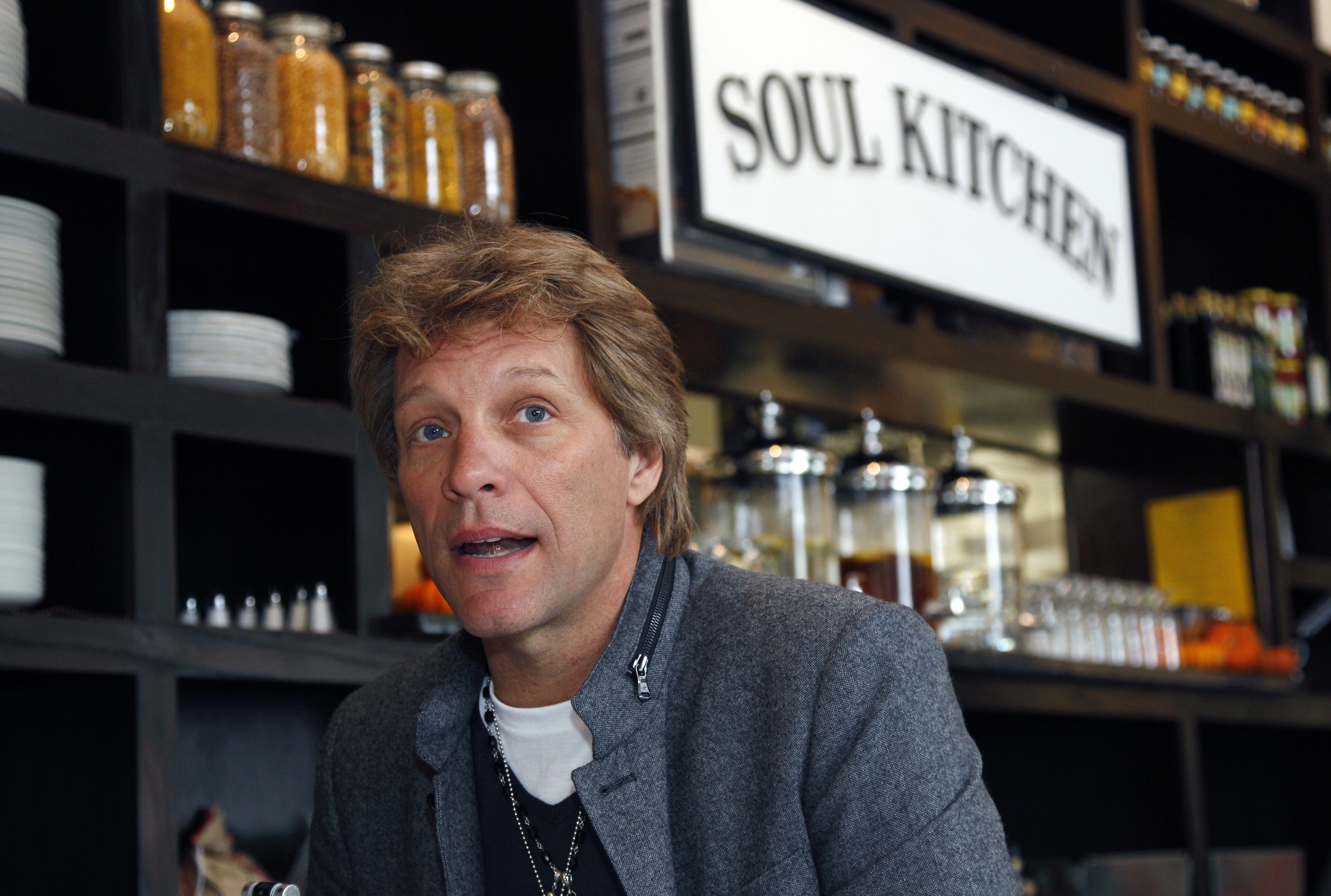 Abre Bon Jovi restaurante comunitario