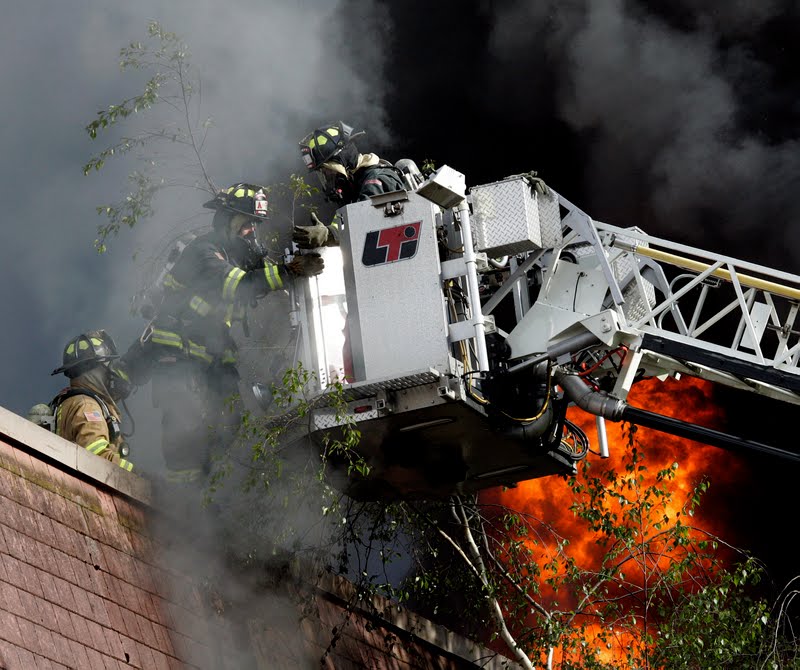 2 mueren en incendio de Tukwila
