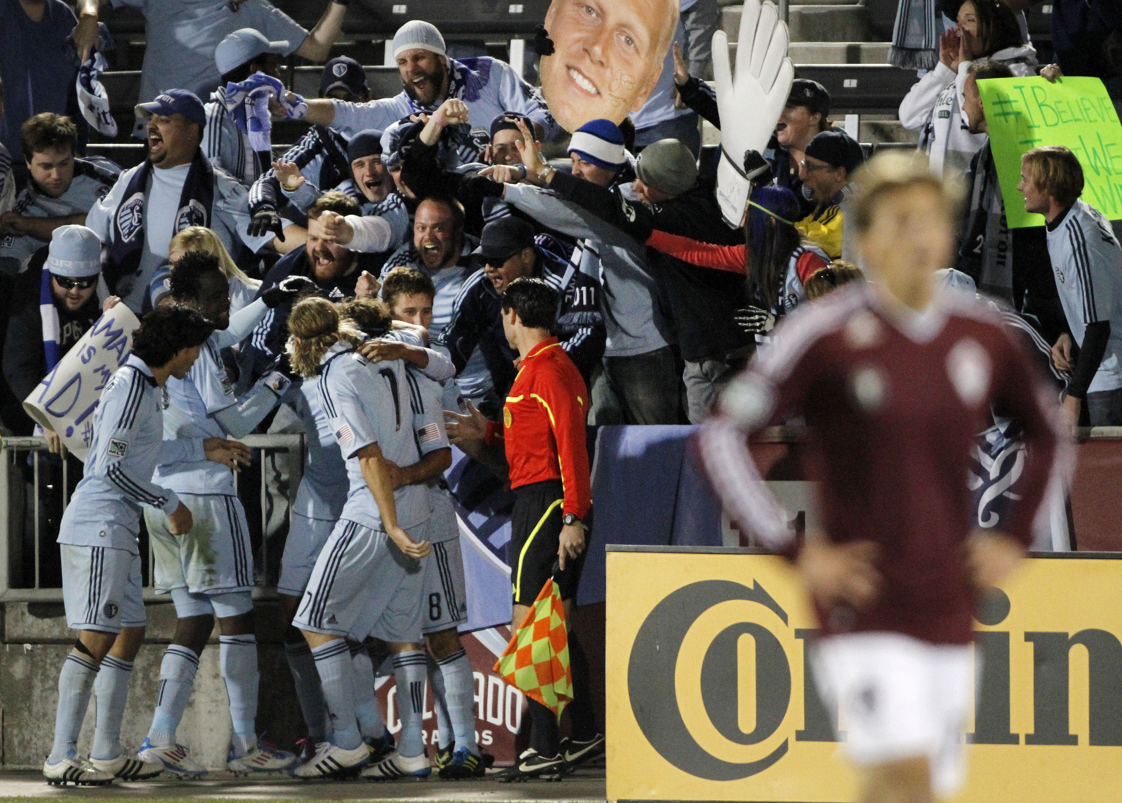 Galaxy y Sporting ganan de visitantes