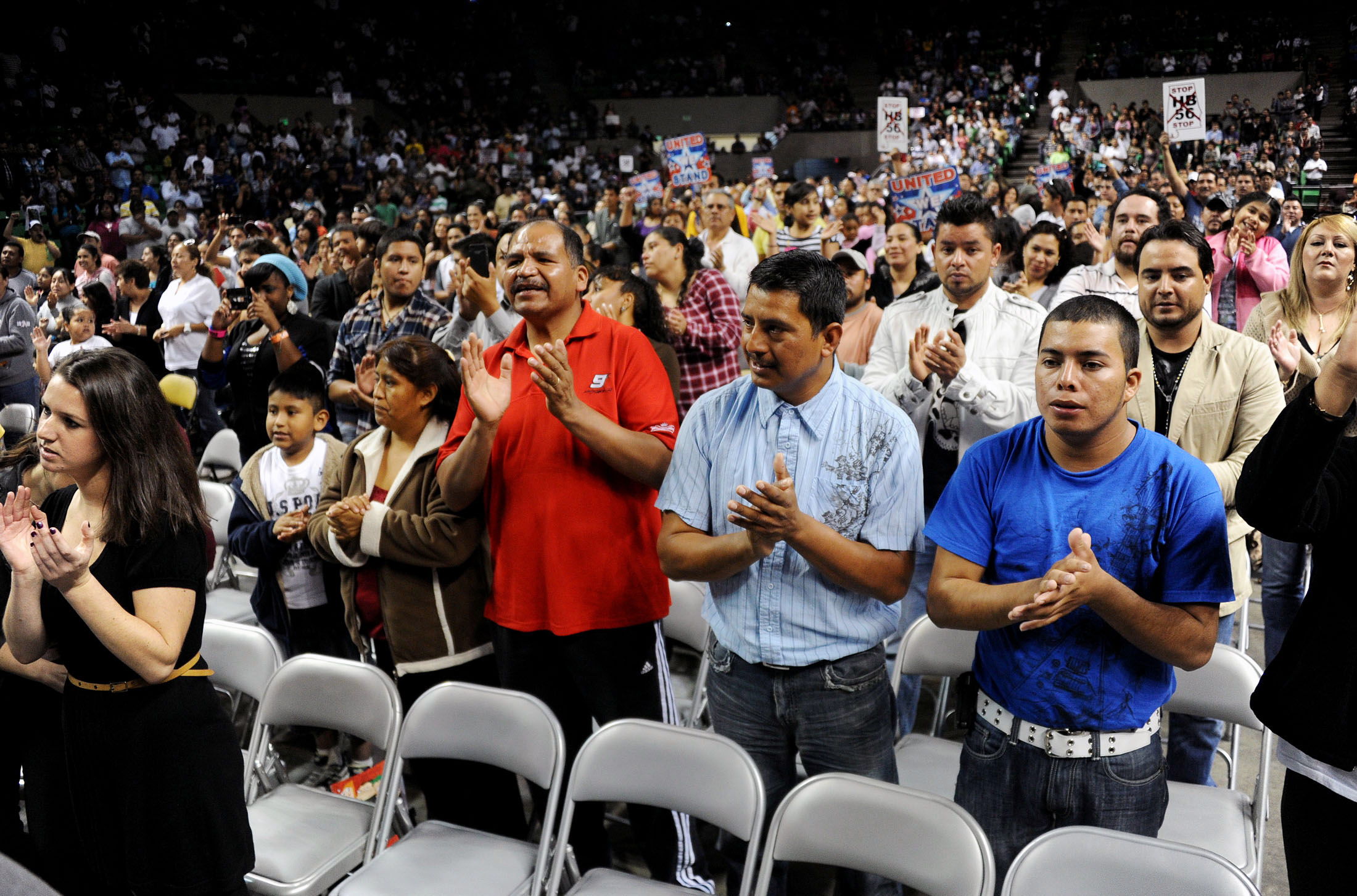 Iglesias hispanas luchan por inmigrantes