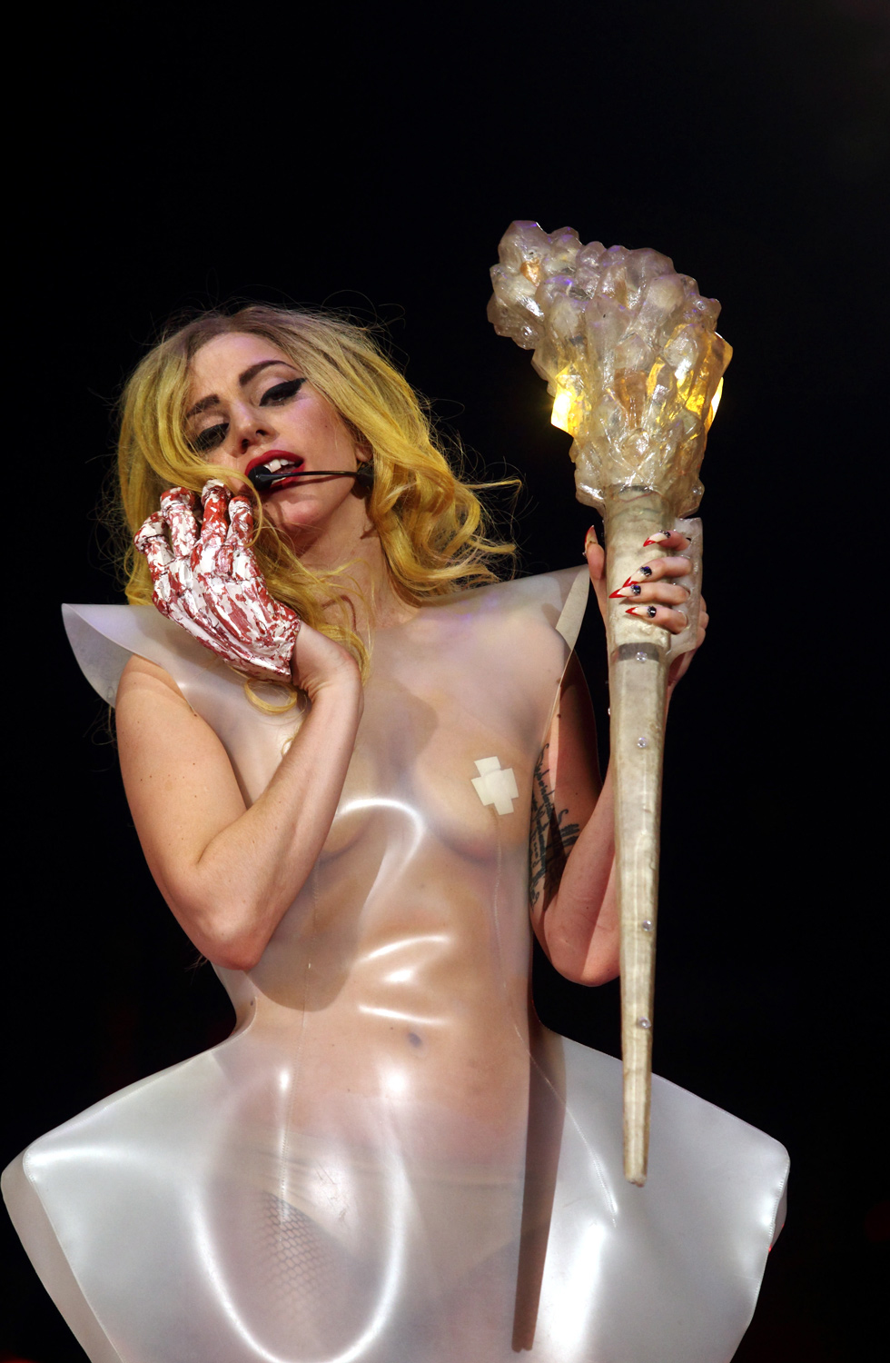 Pone a Gaga cariñosa el 2012