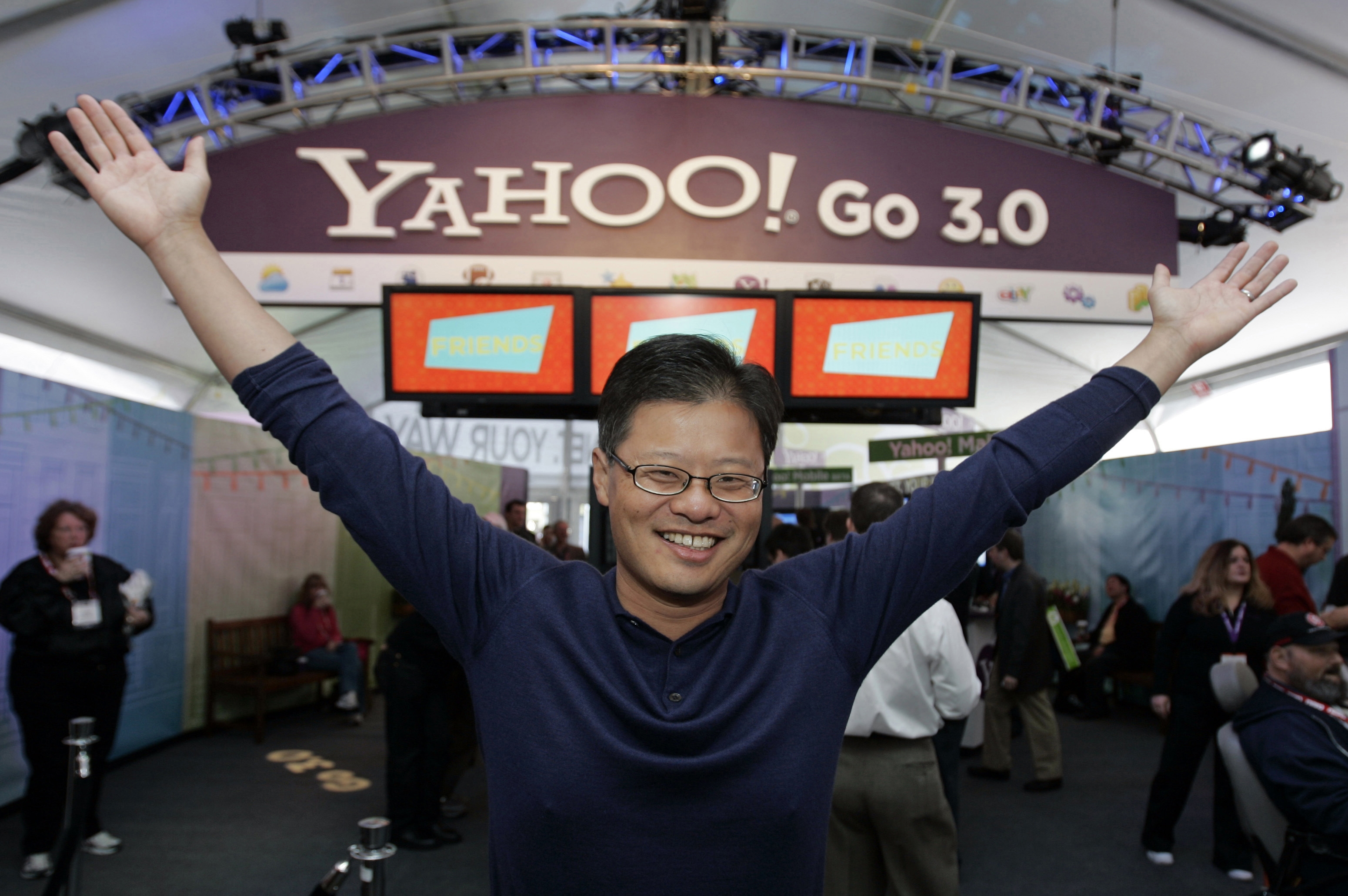 Renuncia a Yahoo su cofundador Jerry Yang