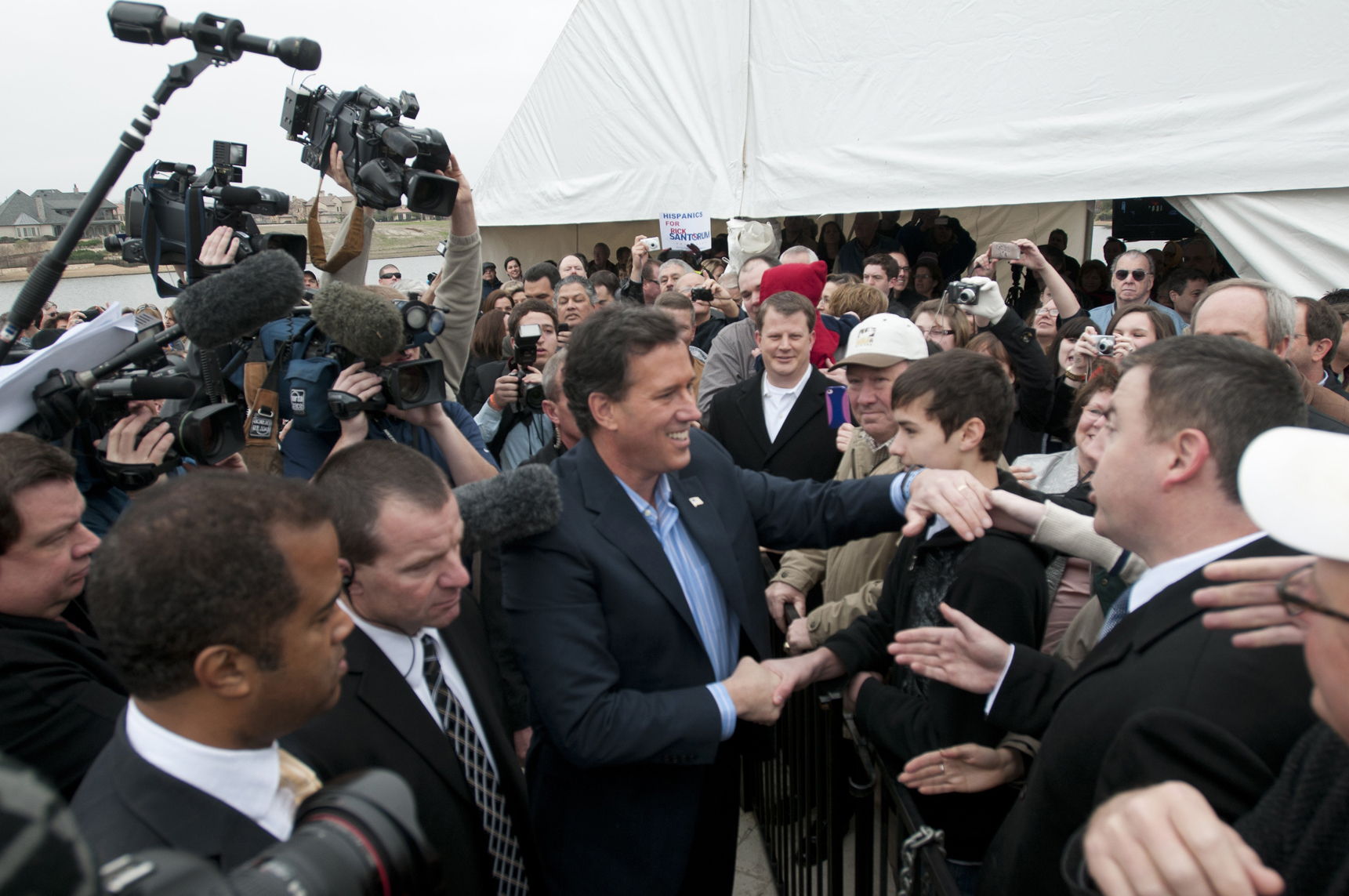 Voto hispano se vuelve m&aacute;s importante