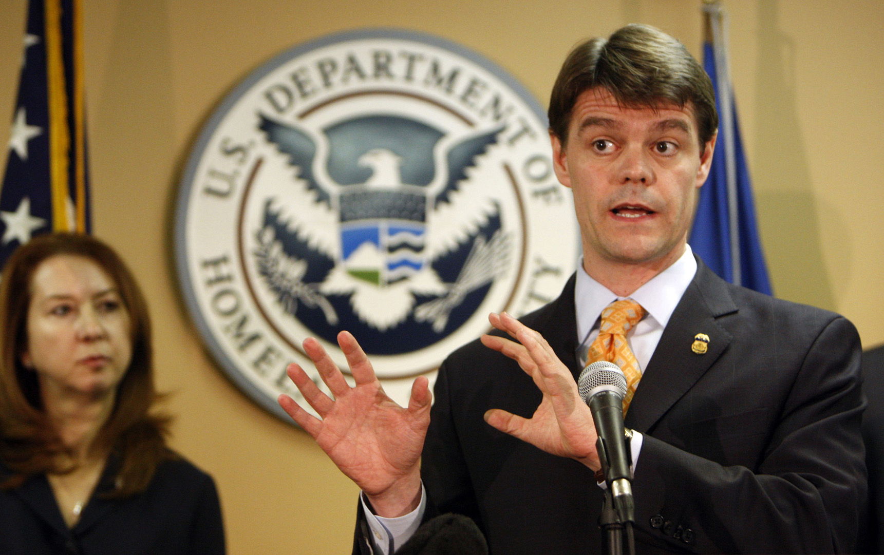 ICE anuncia defensor p&uacute;blico