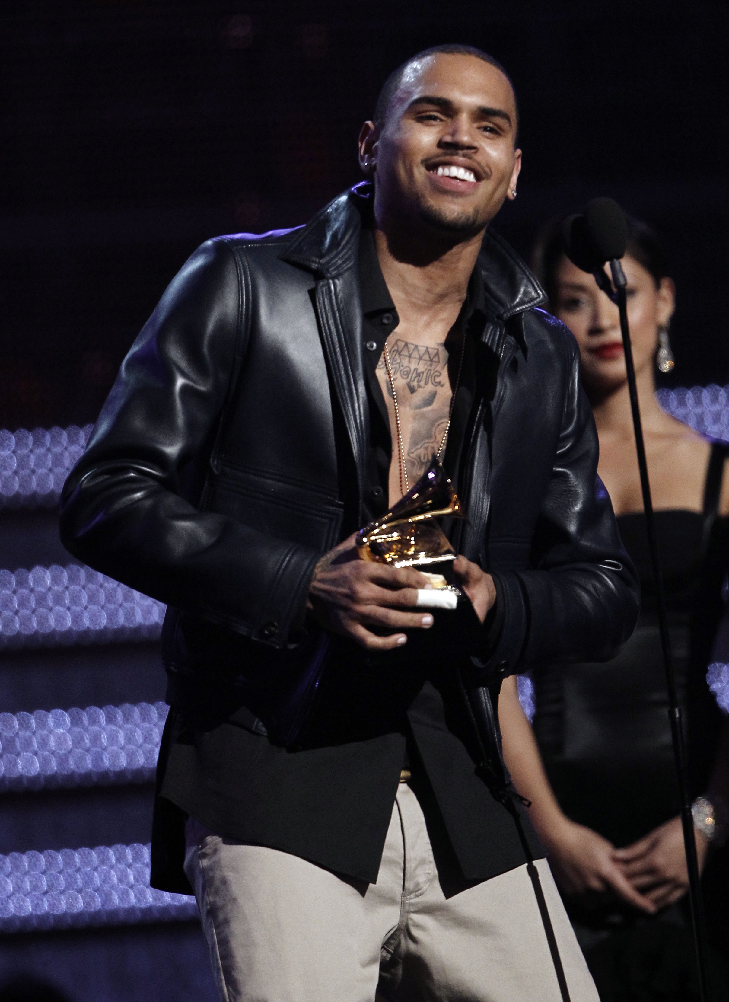 Chris Brown y Rihanna colaboran en 2 remixes