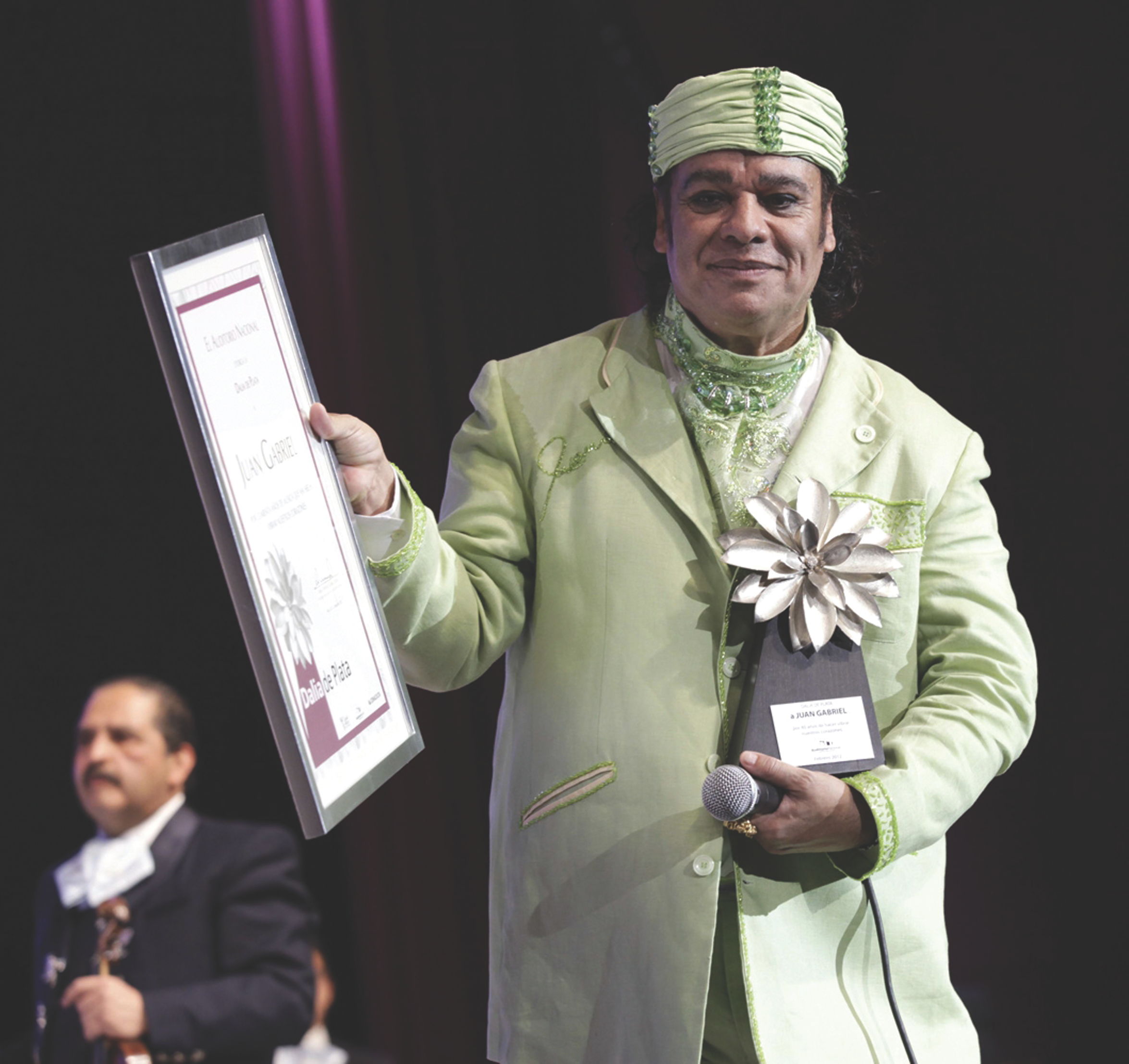 Reconocen a Juanga en Auditorio Nacional