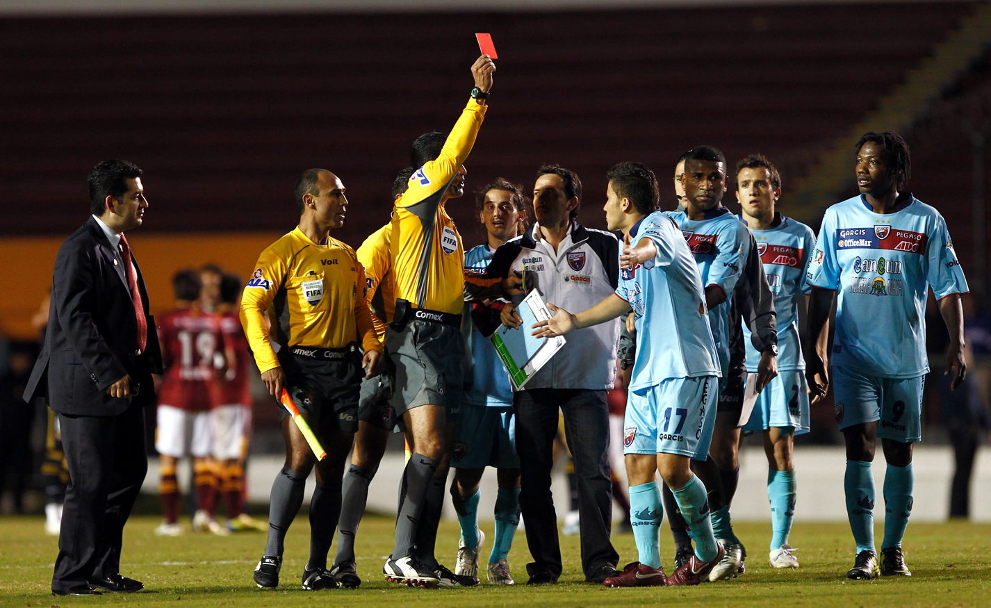 La banda del carro negro