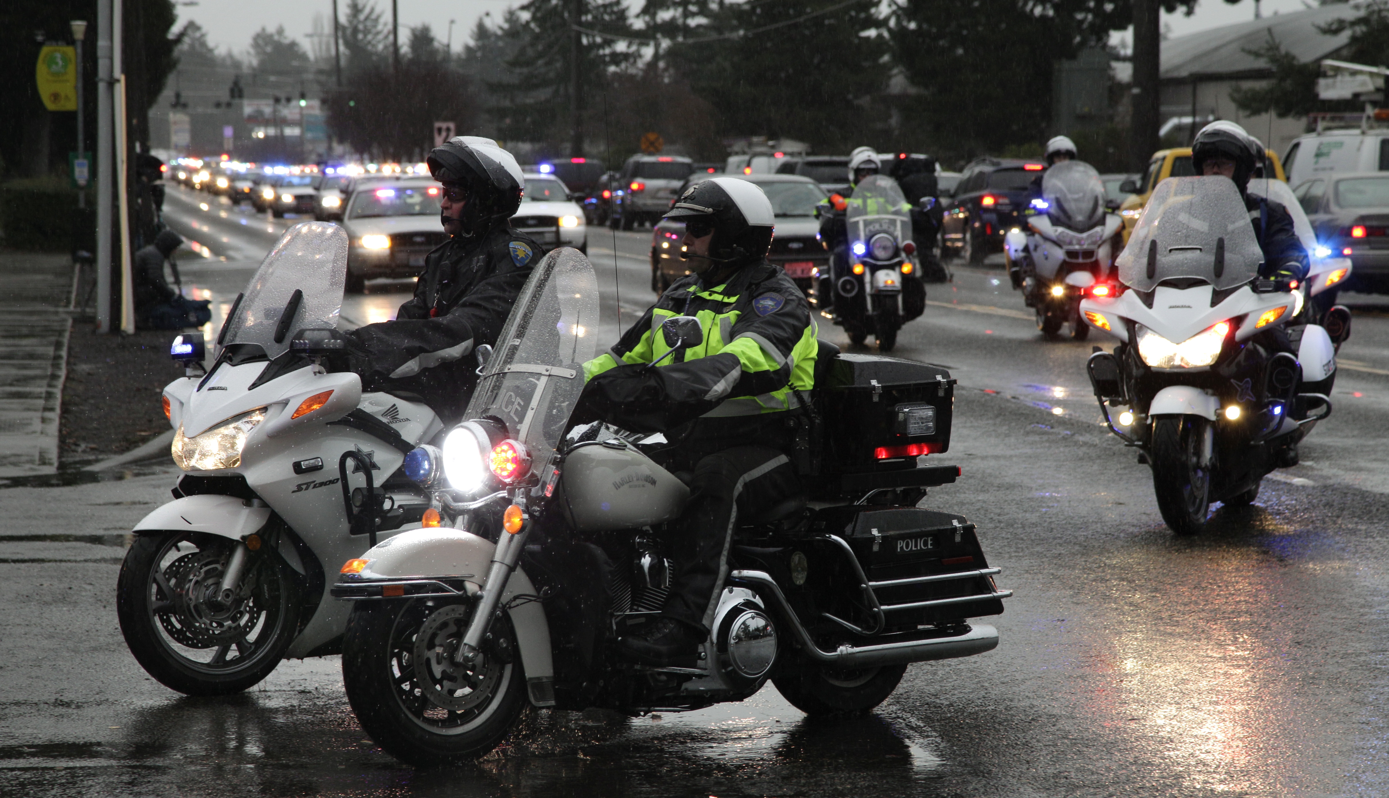 6 acusados de ayudar escapar al asesino de un polic&iacute;a