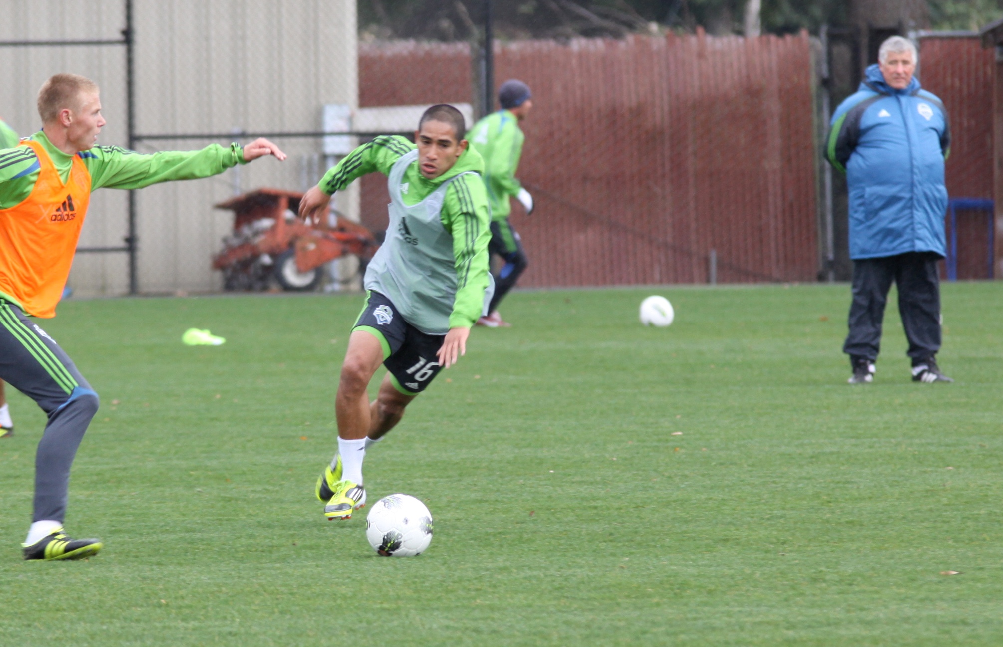 Estrada entren&oacute; con la titular