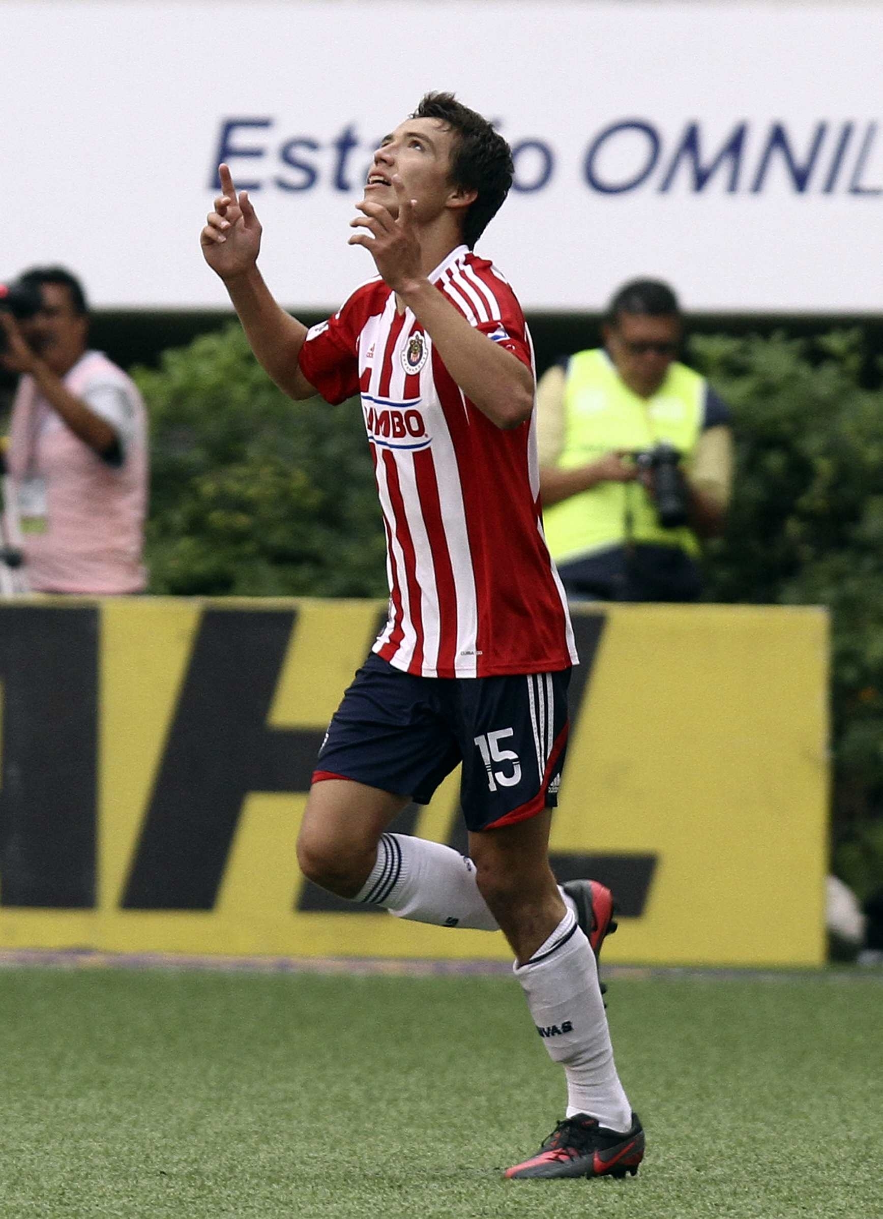 Chivas gana con Cruyff observando