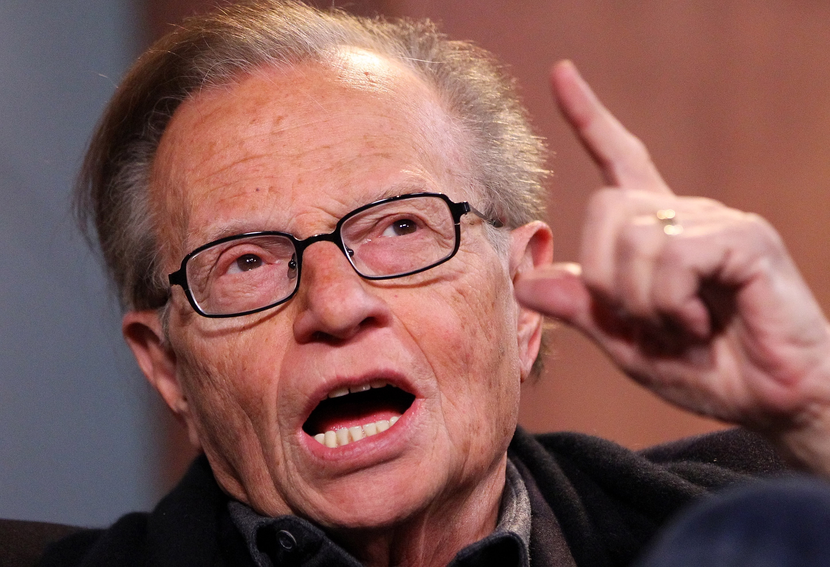 Larry King participar&aacute; en TV digital financiada por Carlos Slim