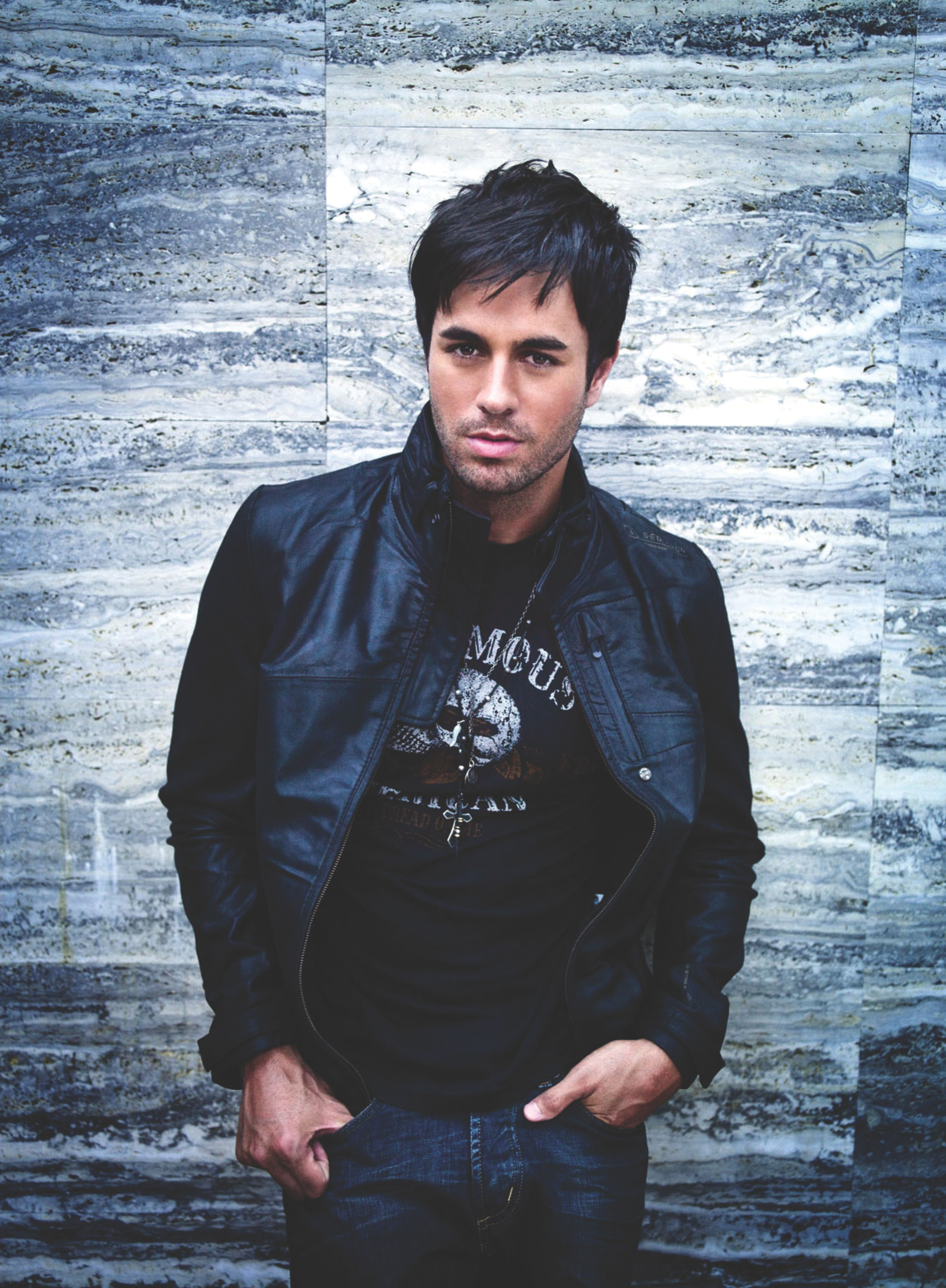 Estoy enamorado y feliz.- Enrique Iglesias
