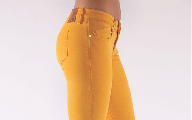 El arcoiris llega a los jeans en la primavera