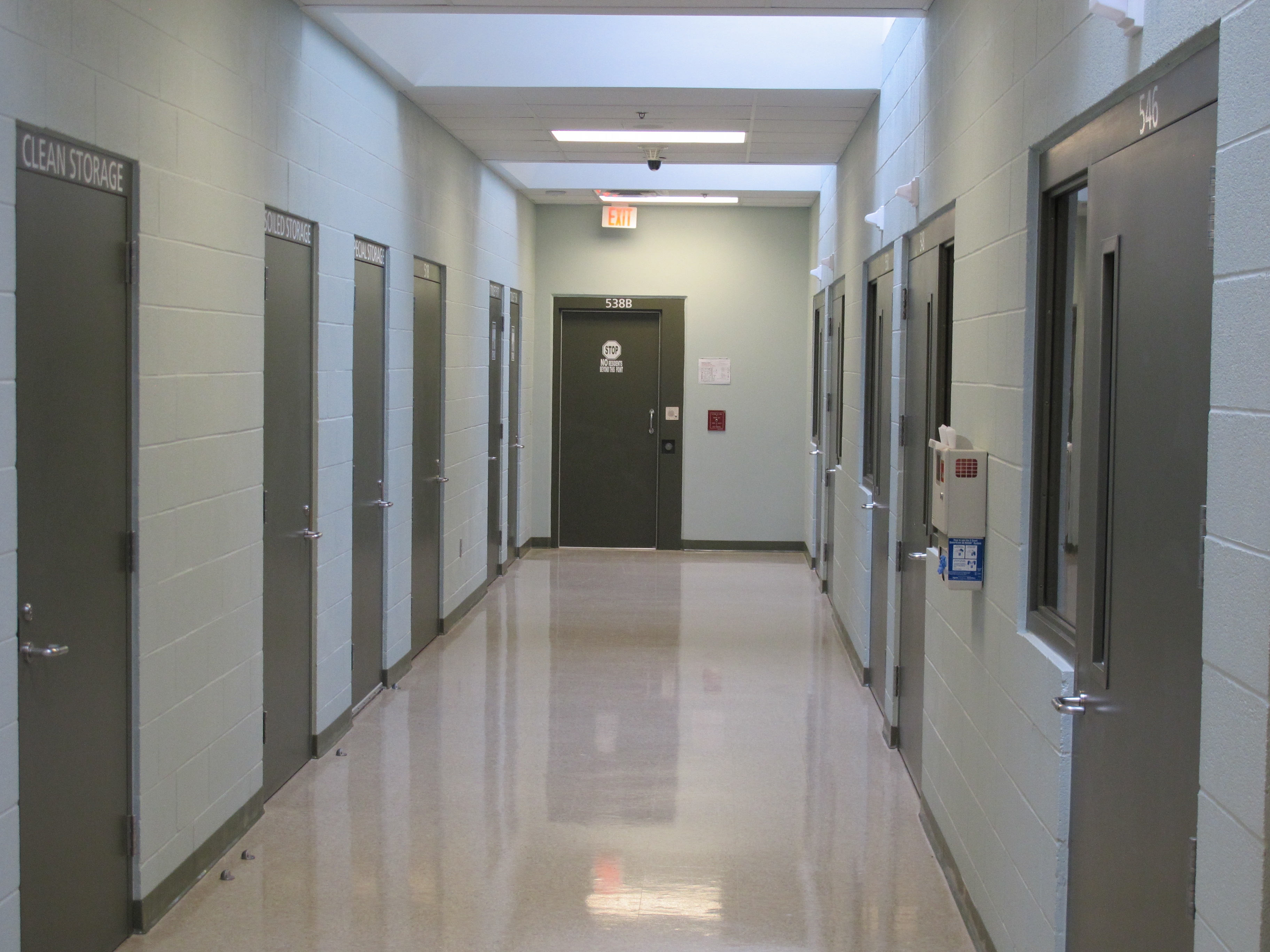 Sistema de detenci&oacute;n de inmigrantes viola normas