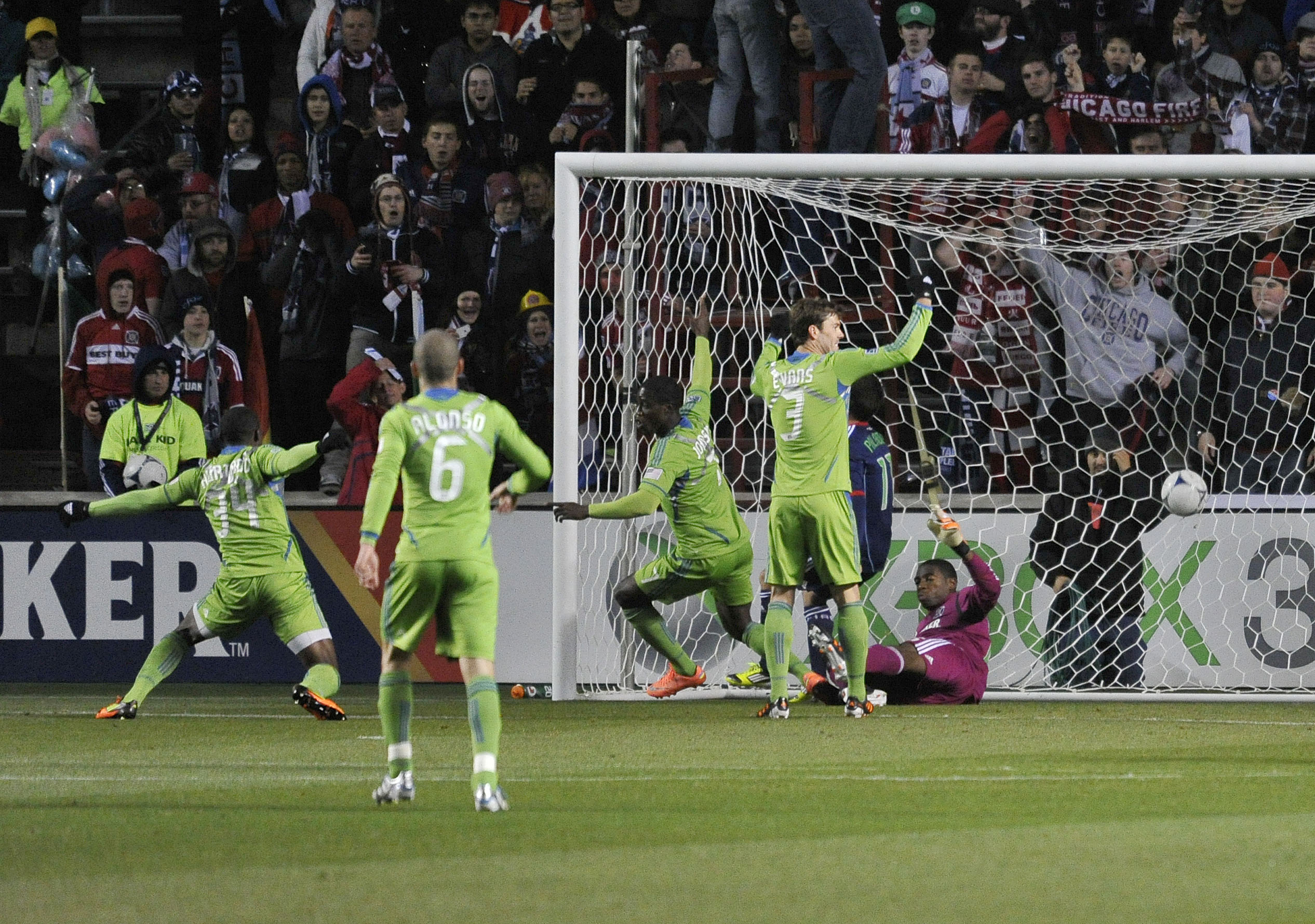 Sounders suma tres en Chicago