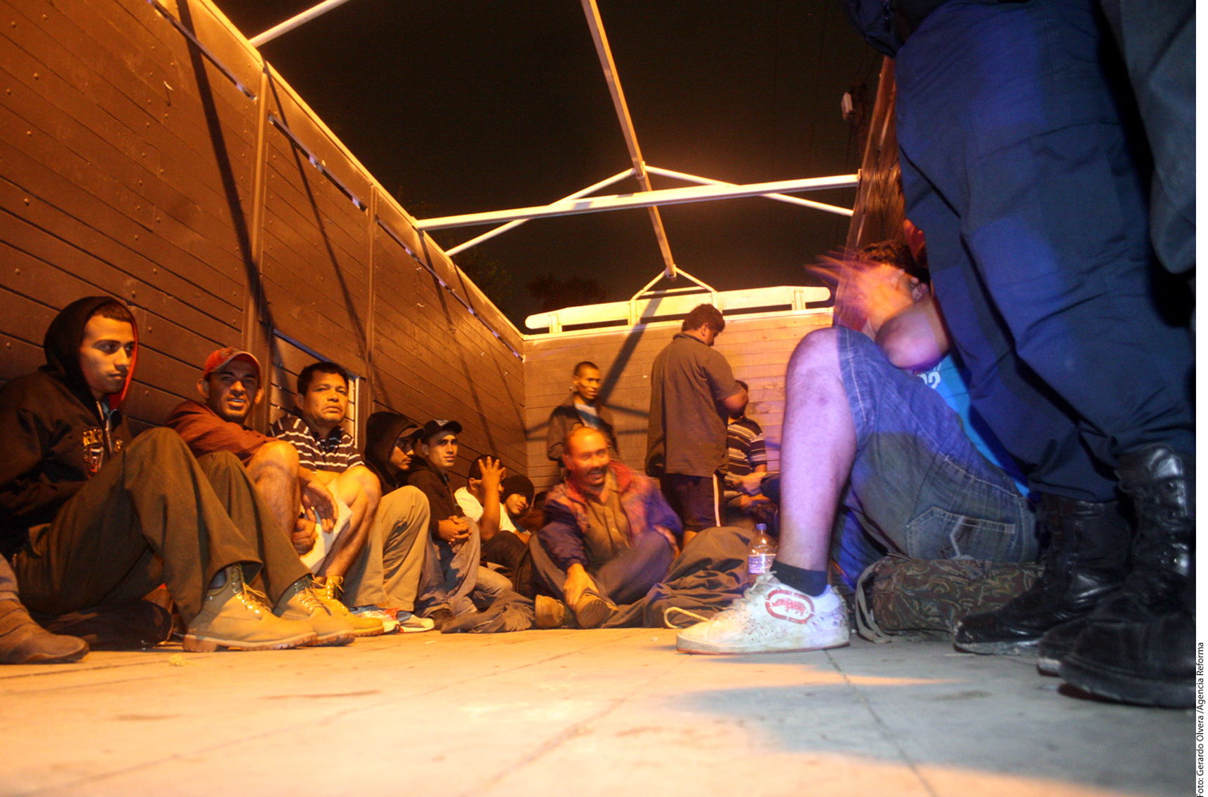 Detienen cami&oacute;n con indocumentados