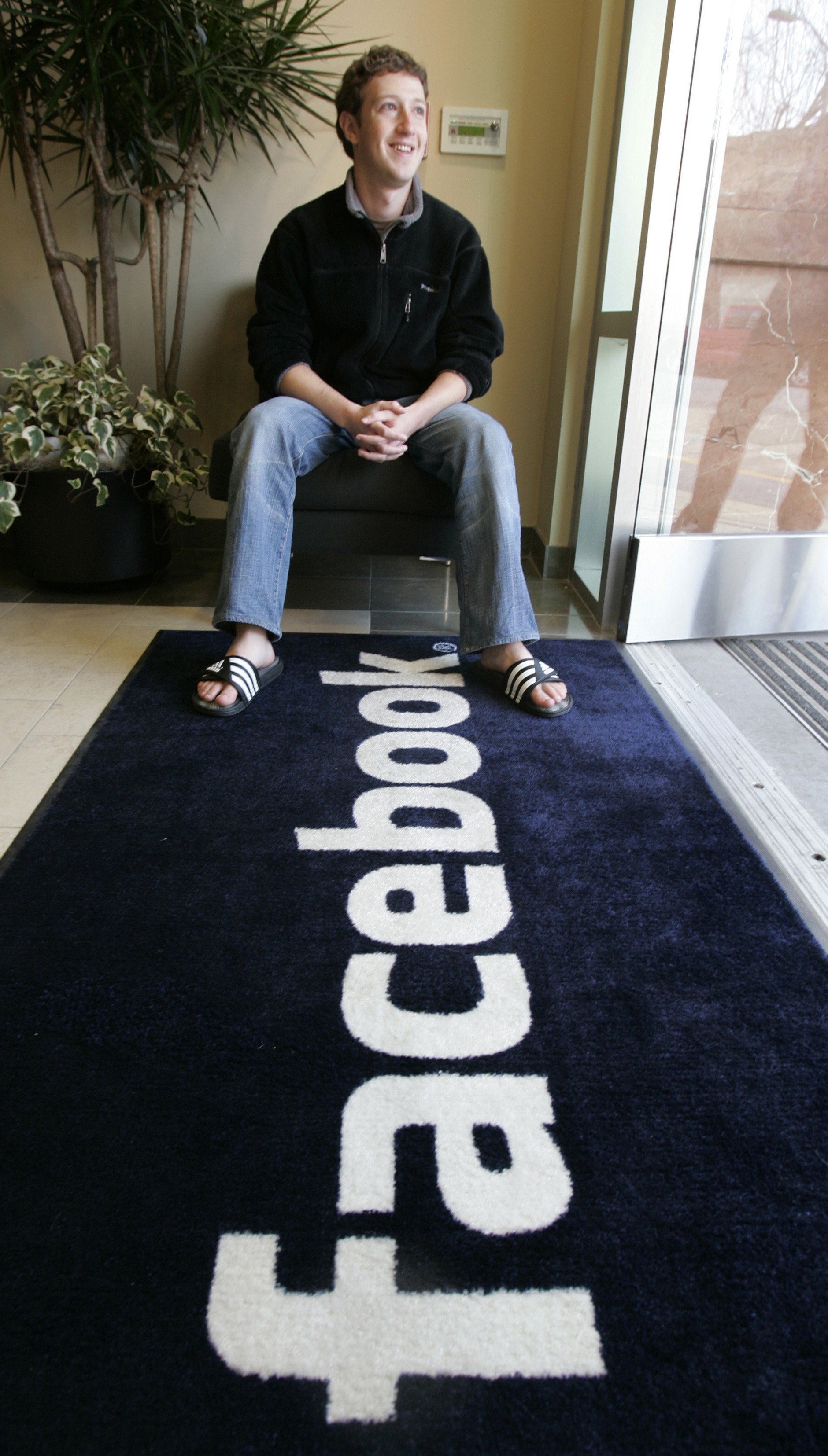 Mark Zuckerberg, creador de Facebook, cumple 28 a&ntilde;os