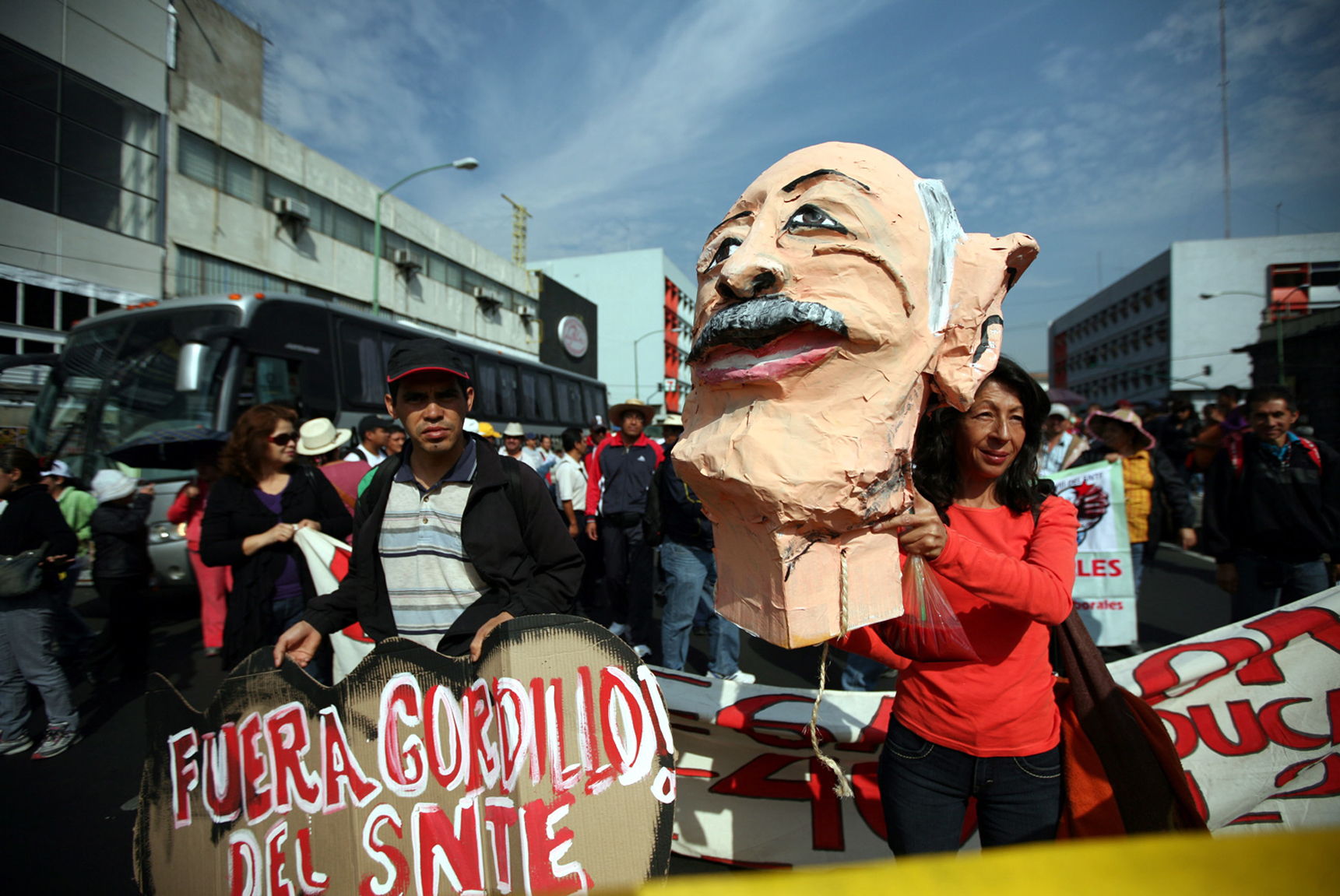 Marchan maestros al Z&oacute;calo