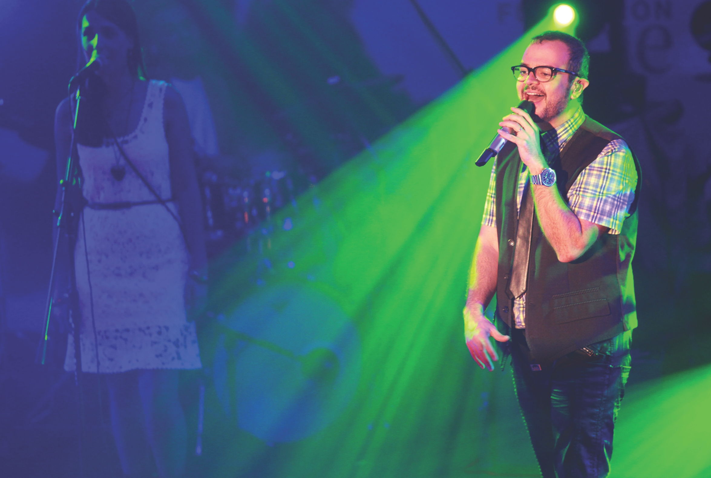 Alex Syntek alista tributo femenino