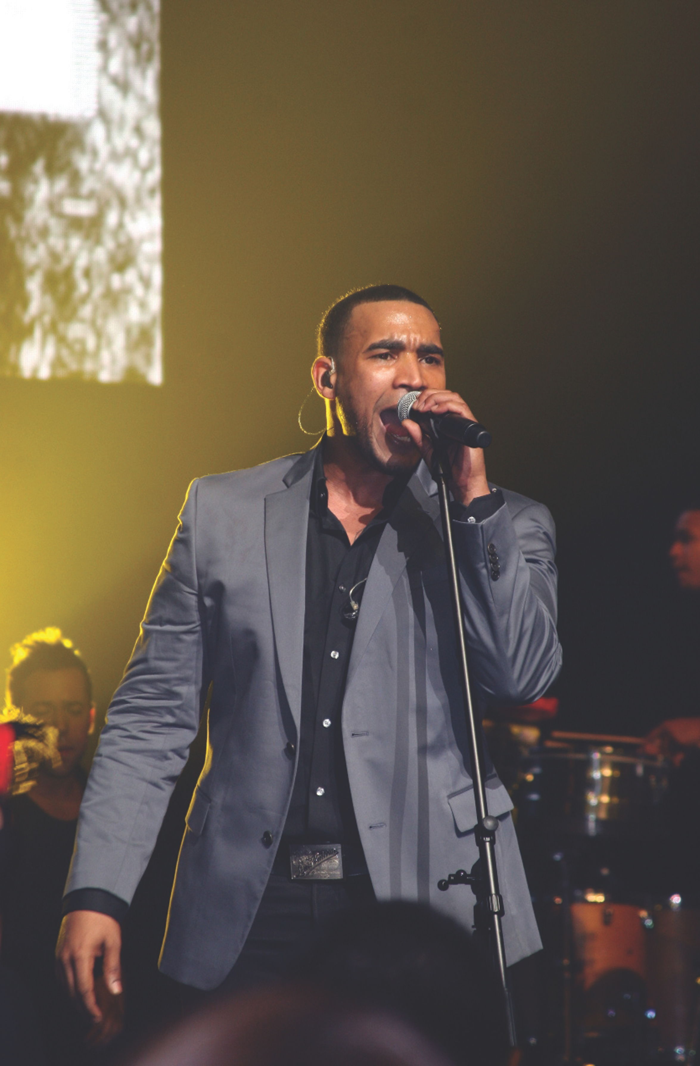 Abuchean a Don Omar  por cantar una hora