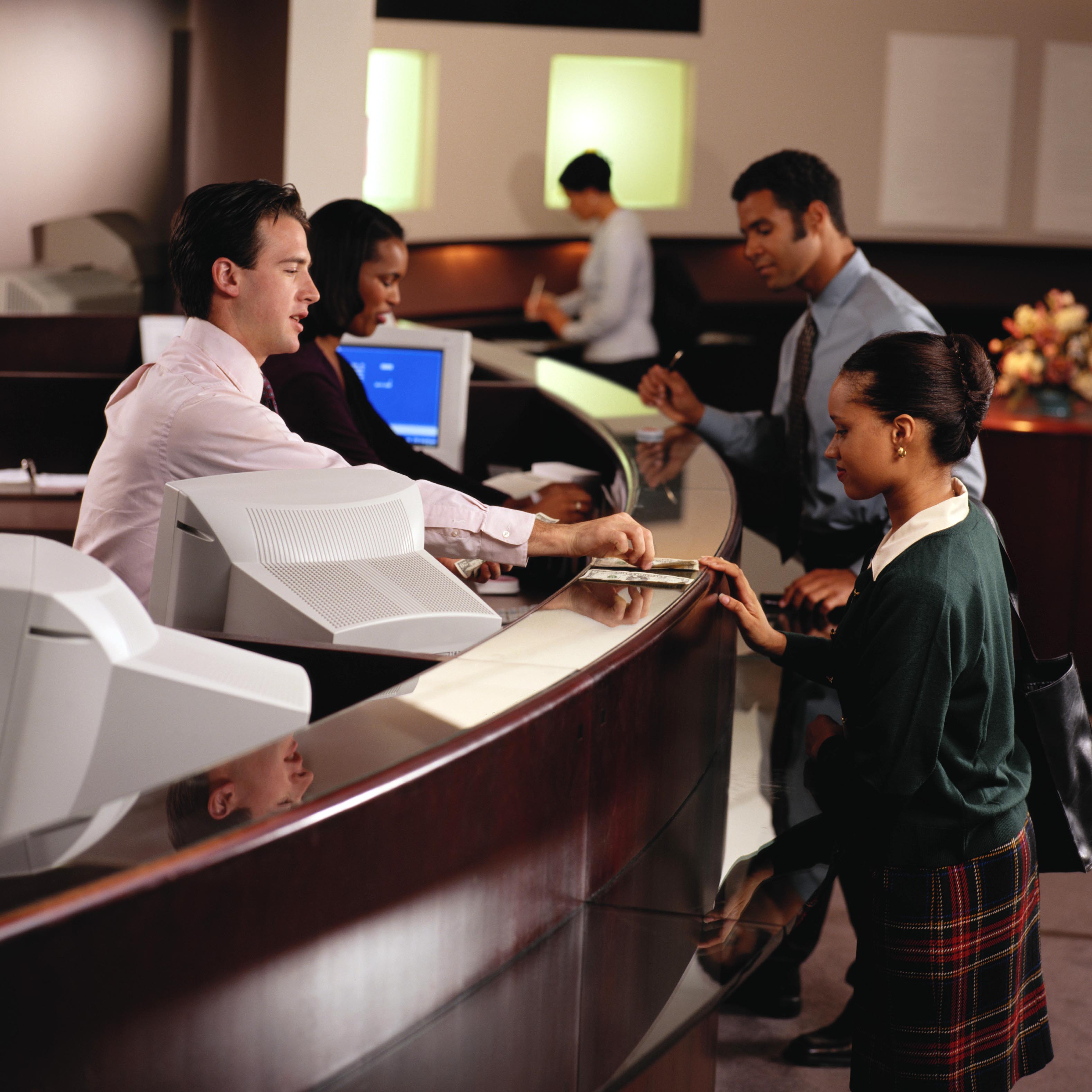 Cerrar las cuentas bancarias, tiene un costo