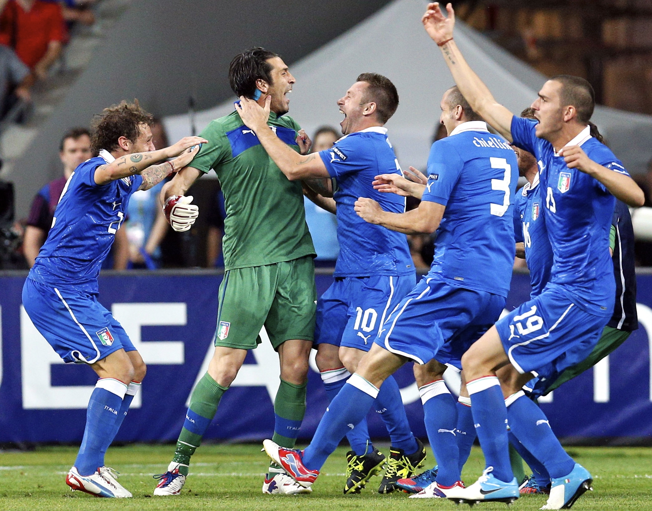 Italia celebra su victoria