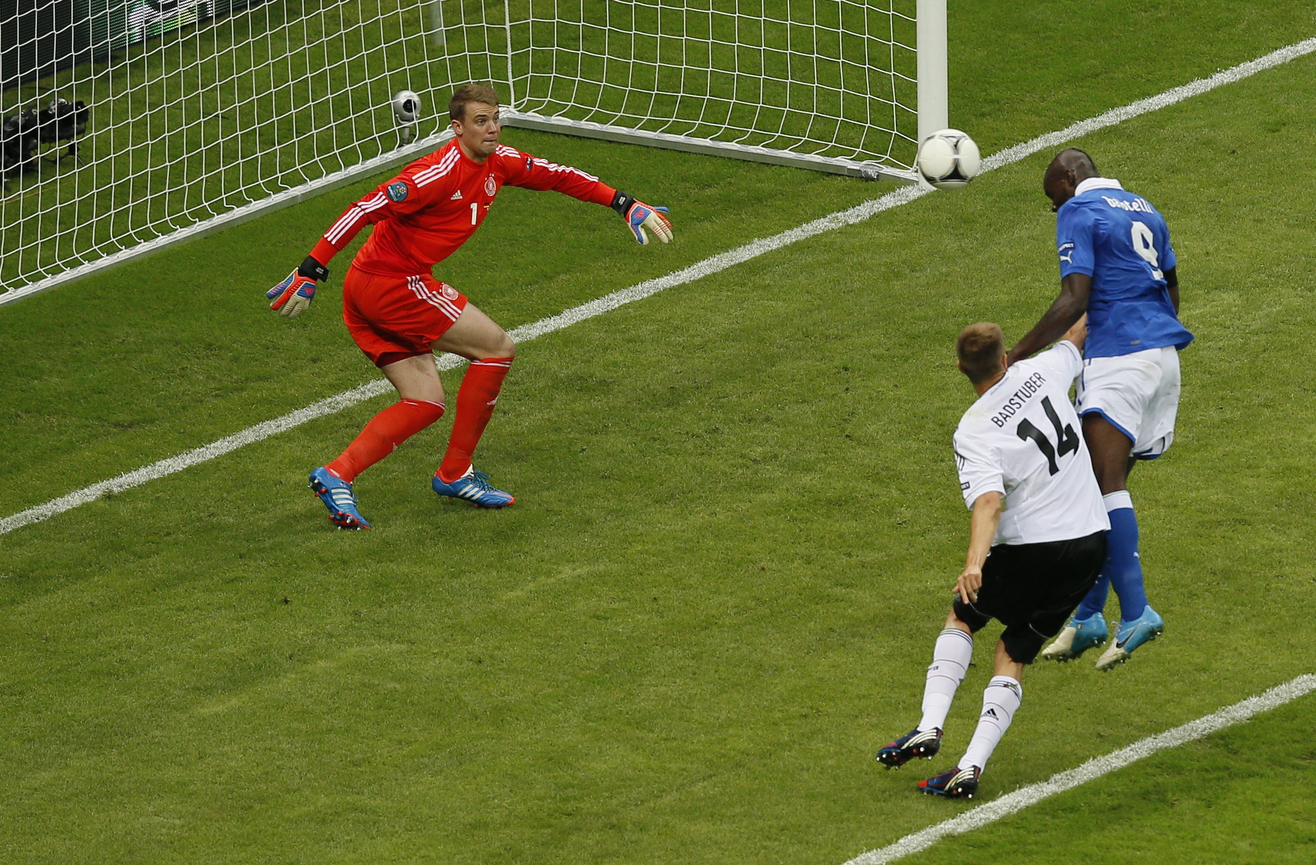 Italia derrota 2-1 a Alemania y avanza a la final