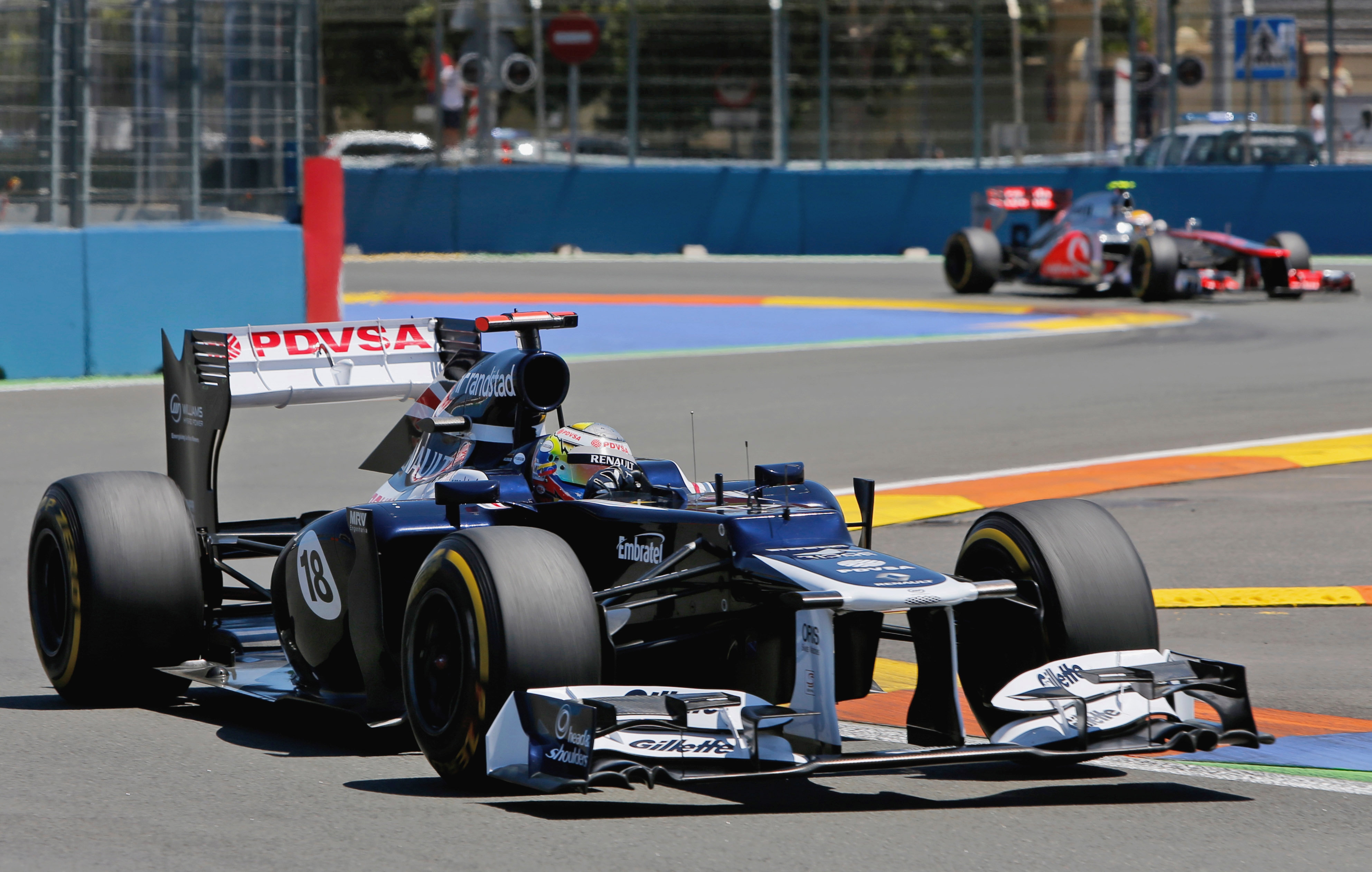 Multan a Maldonado tras choque con "Checo" P&eacute;rez  en F1