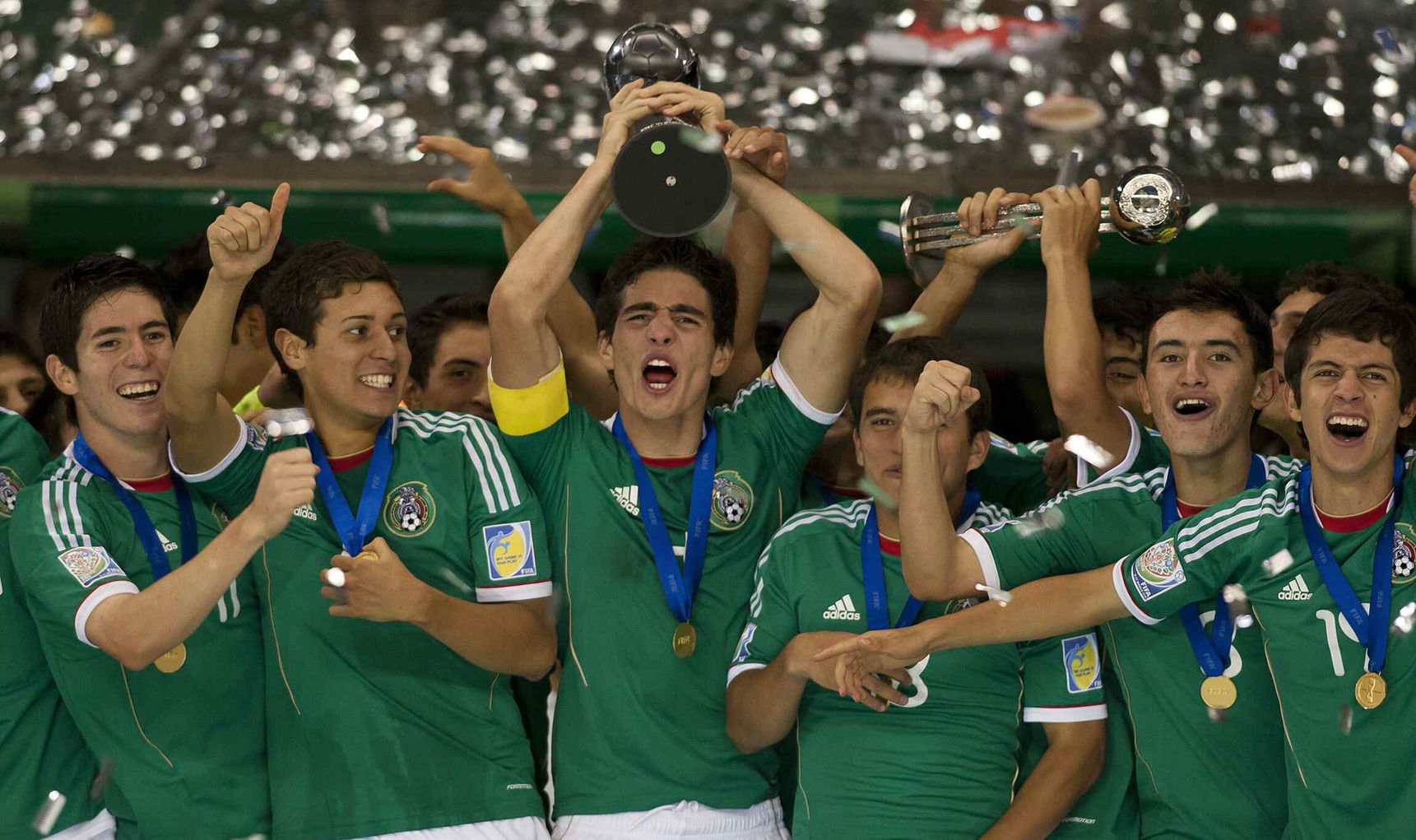 Sopl&aacute;ndole a la velita