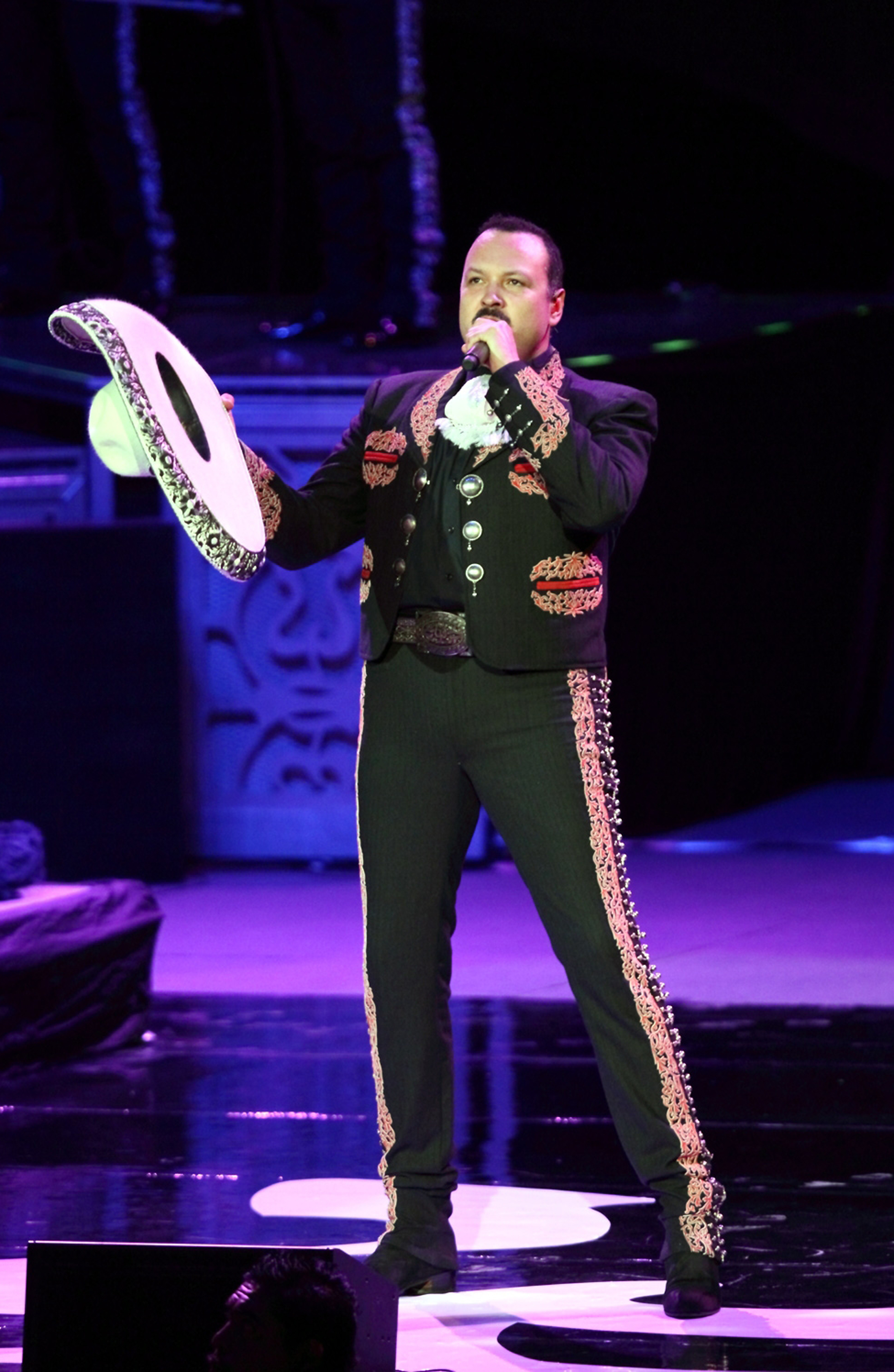 Pepe Aguilar tendr&aacute; su propia estrella en el Paseo de la Fama