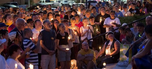 Vigilia se torna violenta en Renton