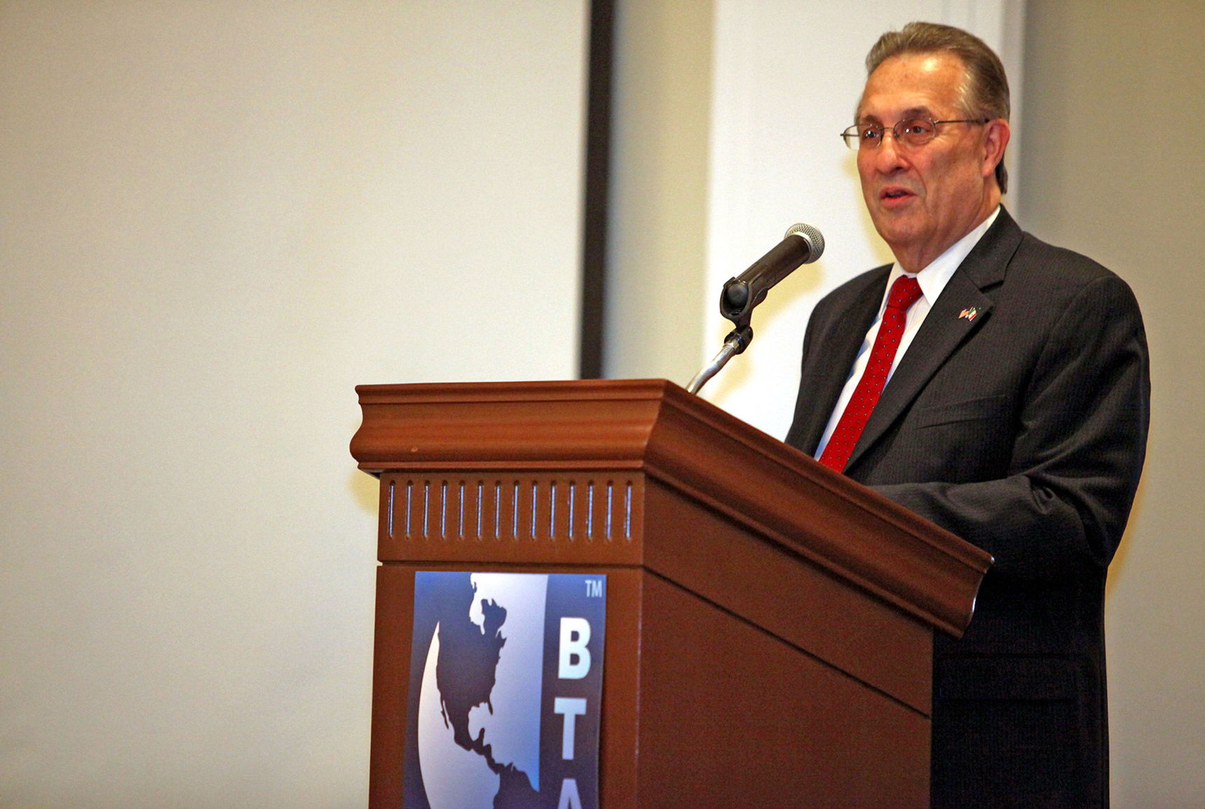 Investigan emboscada que mat&oacute; a oficiales estadounidenses