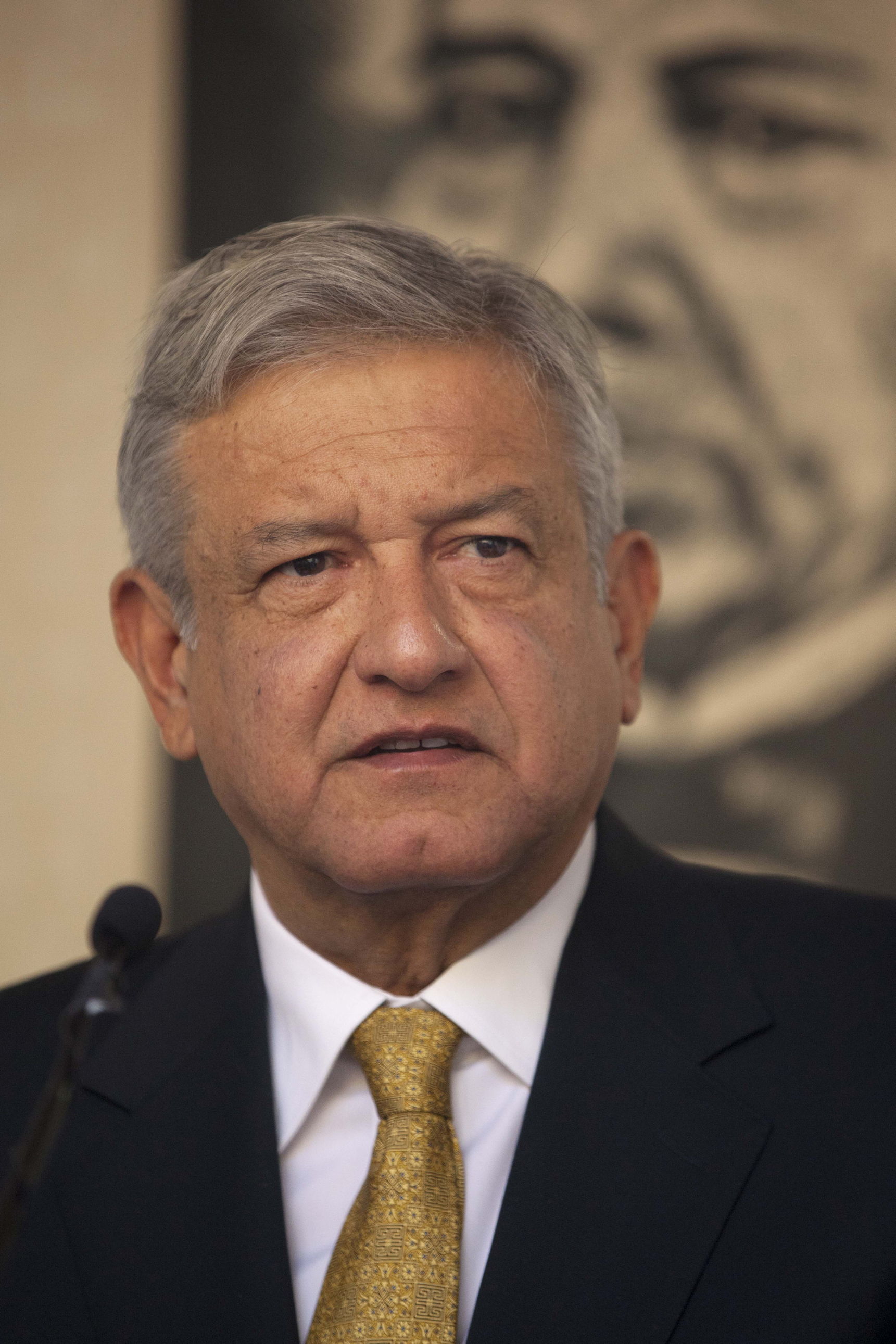 L&oacute;pez Obrador sacude a la izquierda mexicana