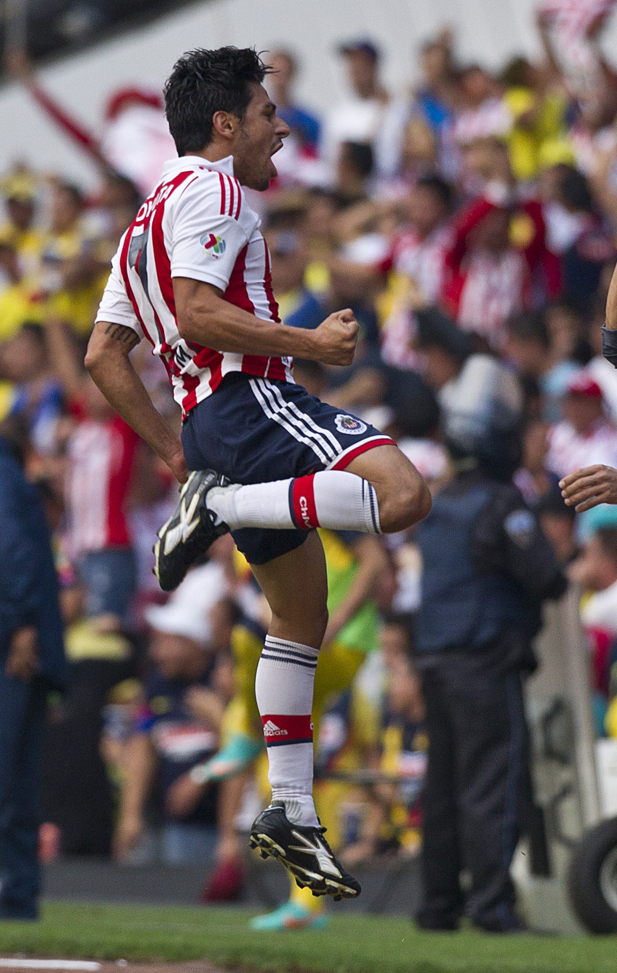 Chivas se lleva el cl&aacute;sico nacional