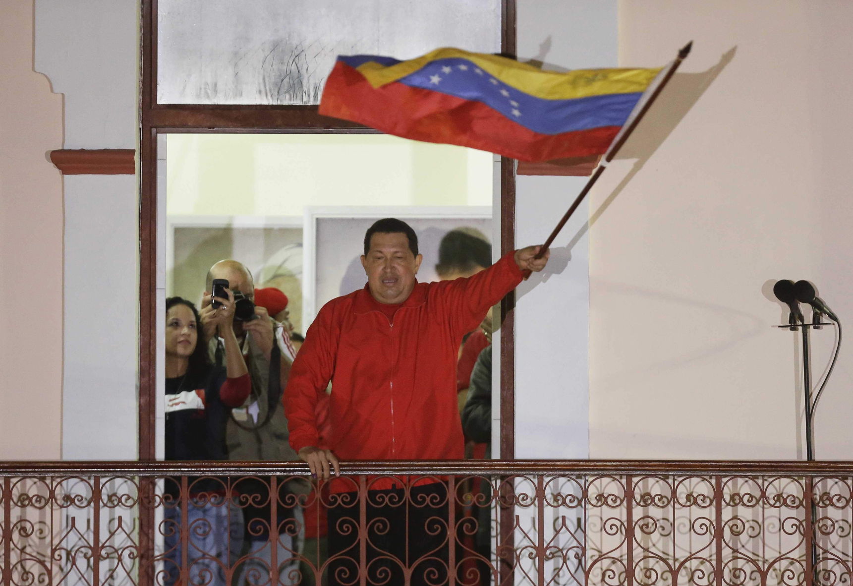 Ch&aacute;vez enfrenta dif&iacute;cil mandato