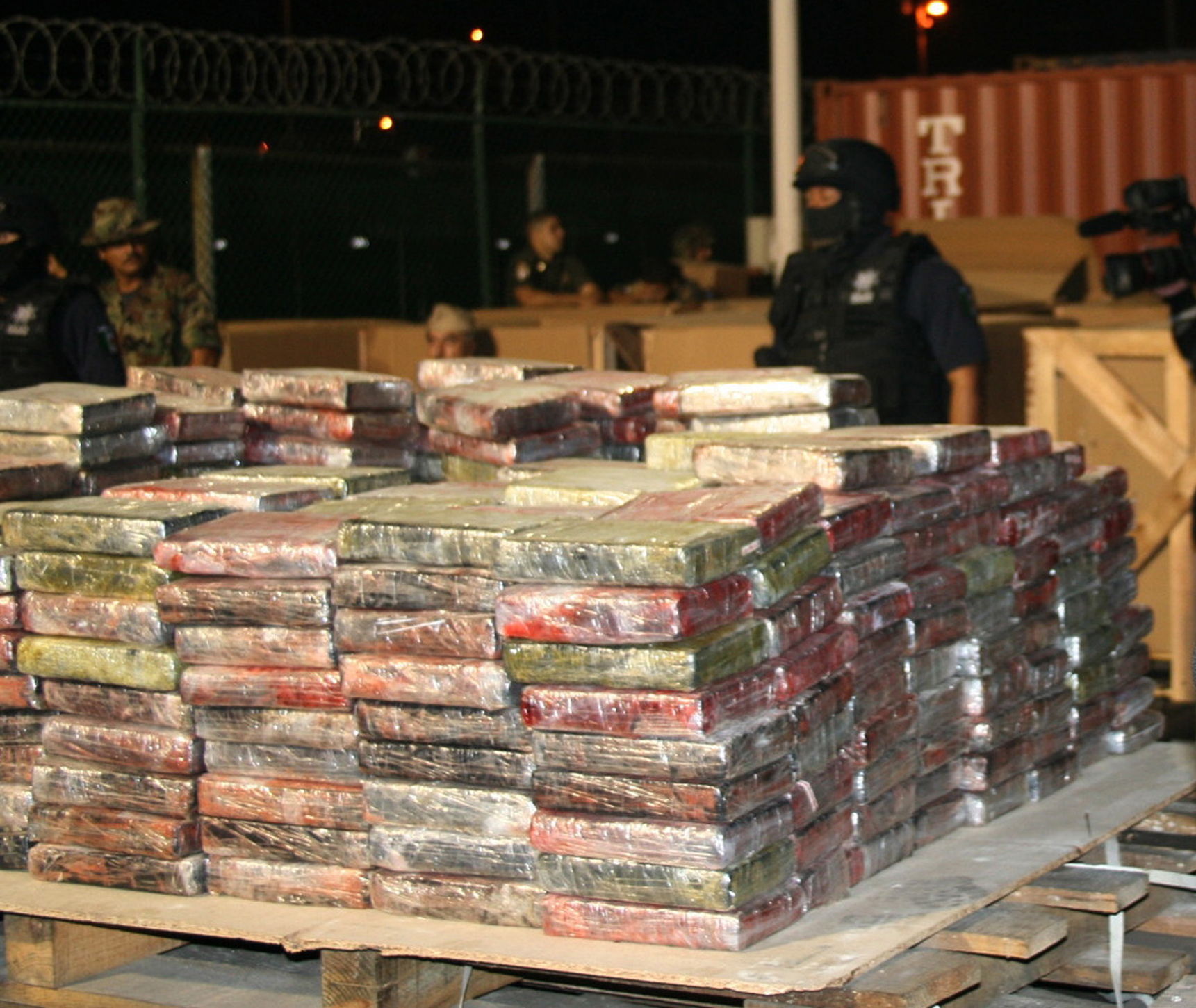 Polic&iacute;a incauta media tonelada de coca&iacute;na