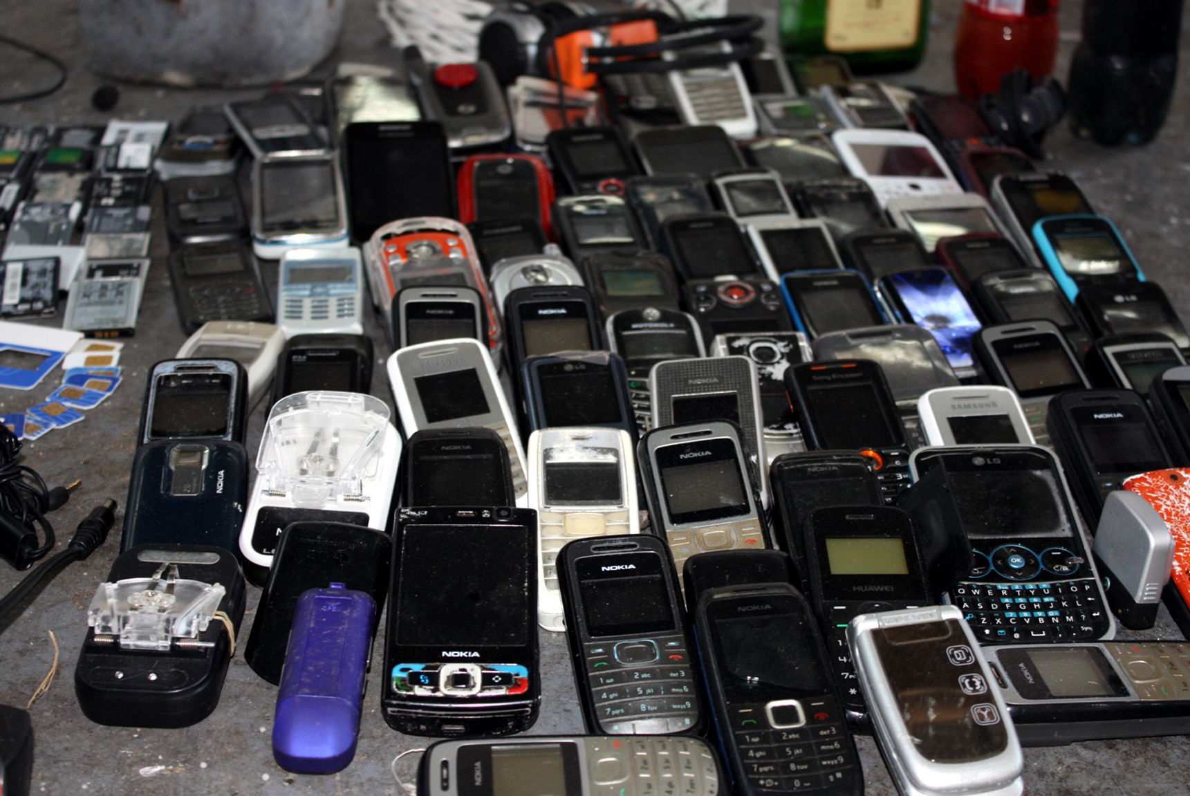 Robaban celulares para enviarlos a Colombia