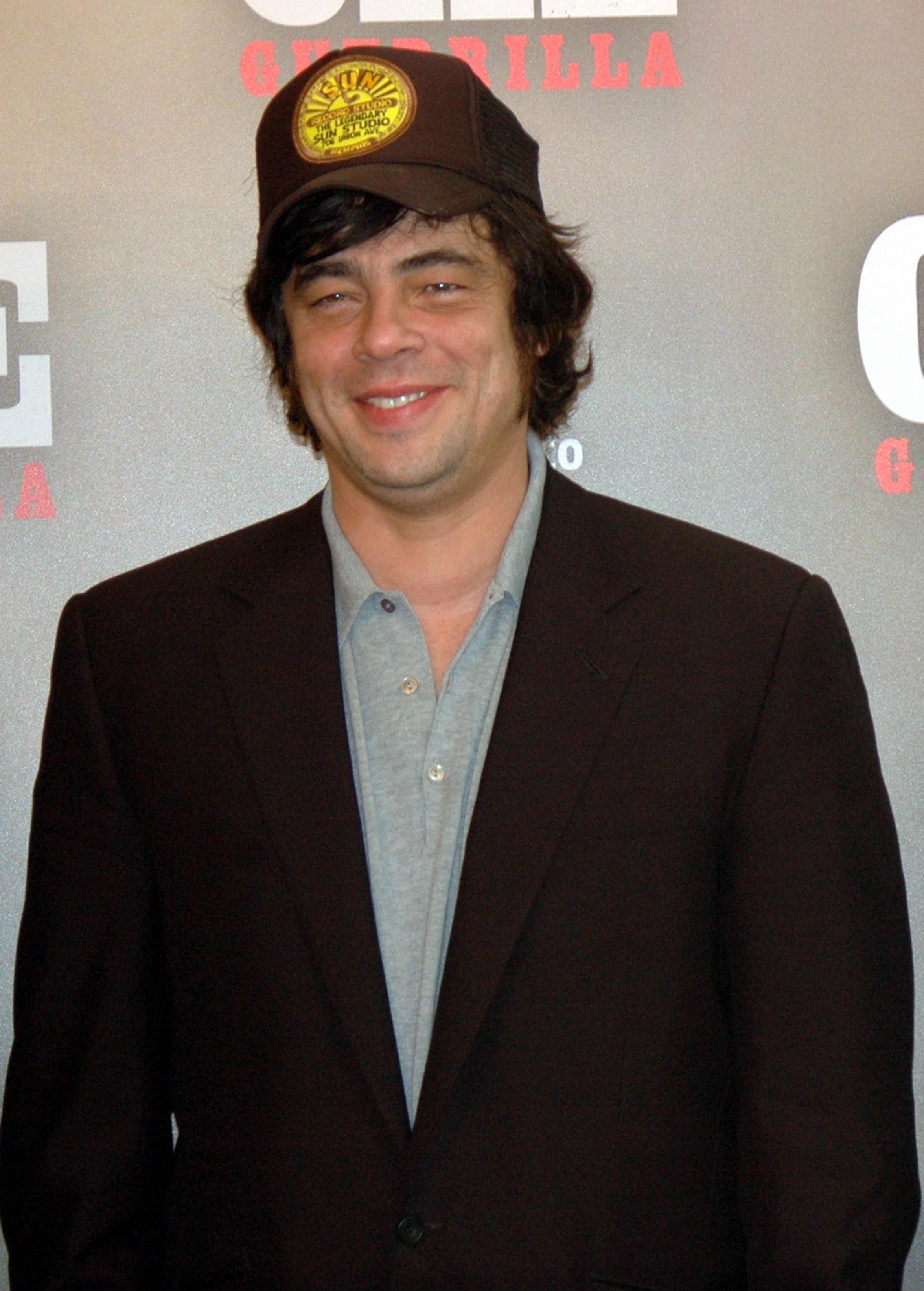 Lleva Benicio a Pablo Escobar al cine