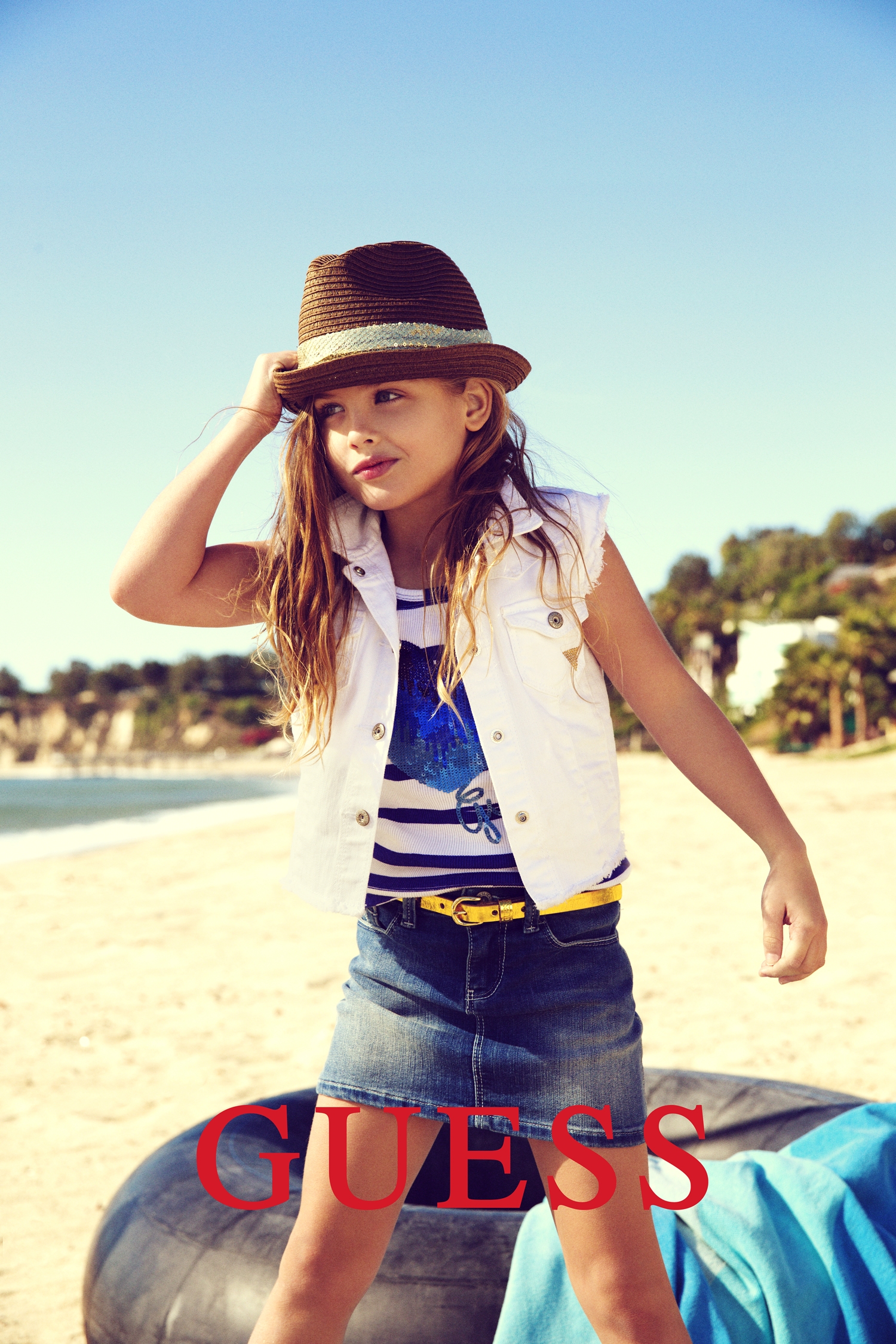 Hija de Anna Nicole Smith modela para Guess