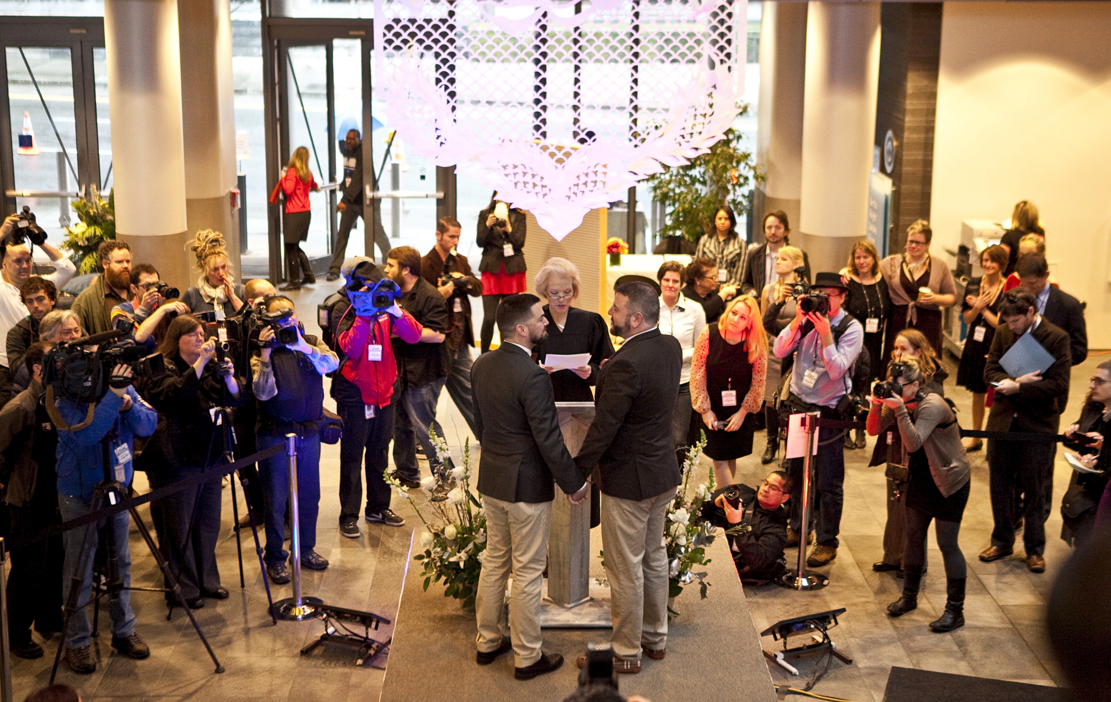 Parejas gay contraen matrimonio en Washington