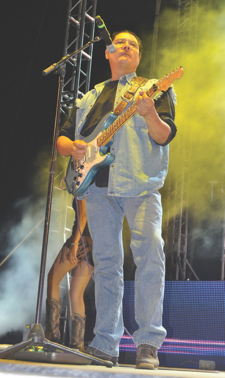 Cantante de Caballo Dorado se recupera